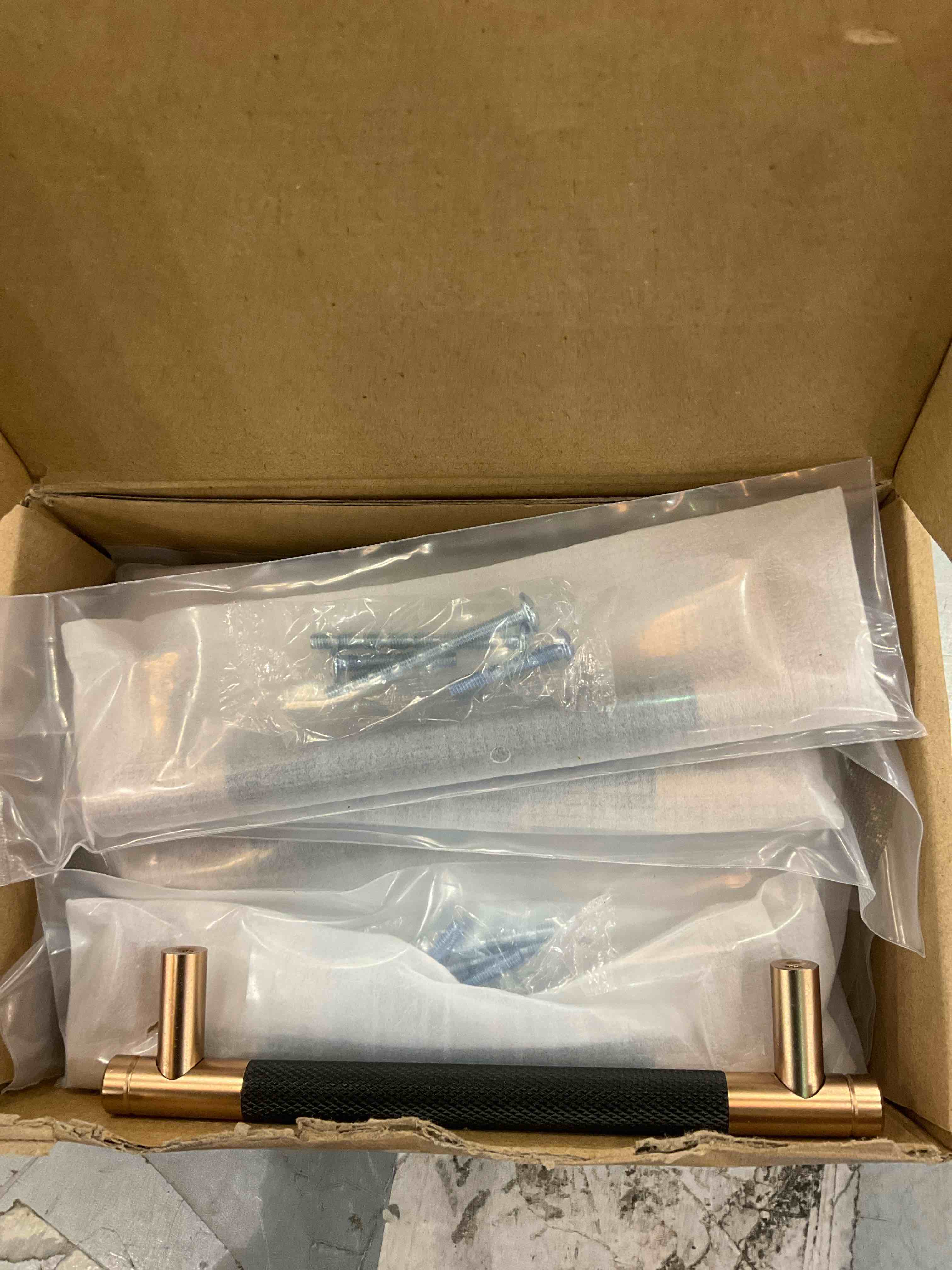 https://s3.amazonaws.com/lotting-images-prod/BargainHunt/EXS01561149_1716225787174.jpeg