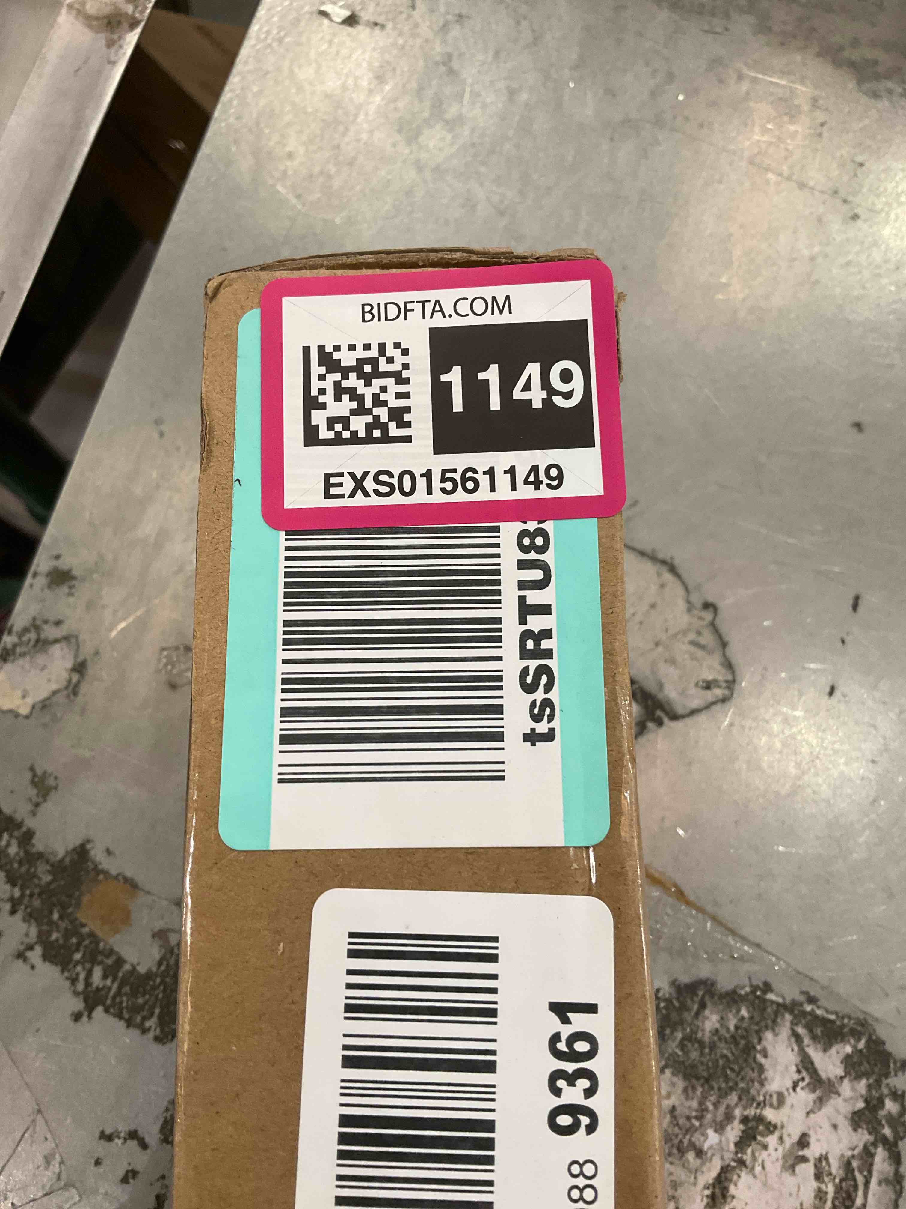 https://s3.amazonaws.com/lotting-images-prod/BargainHunt/EXS01561149_1716225802843.jpeg