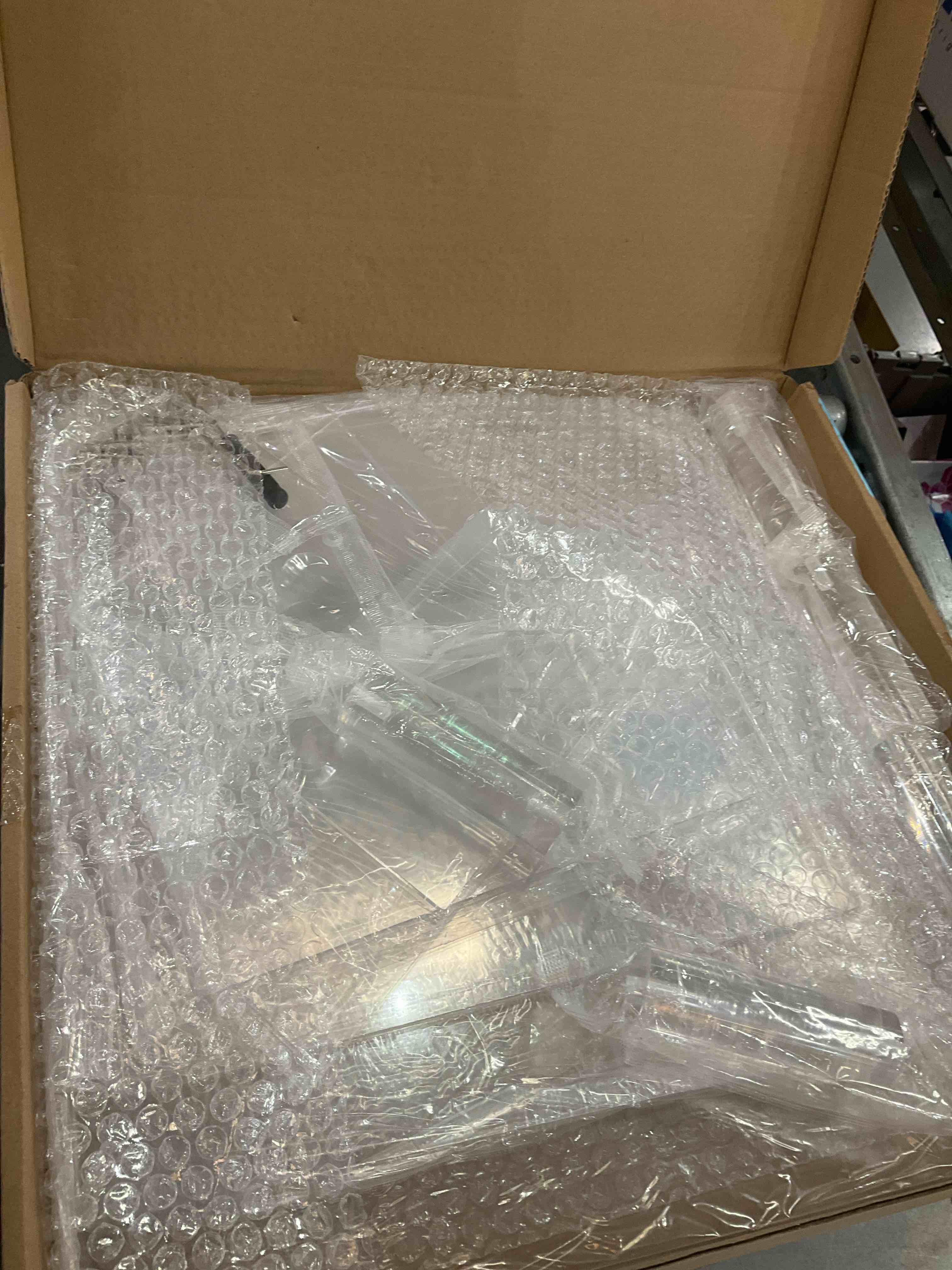 https://s3.amazonaws.com/lotting-images-prod/BargainHunt/EXS01561168_1716230382253.jpeg