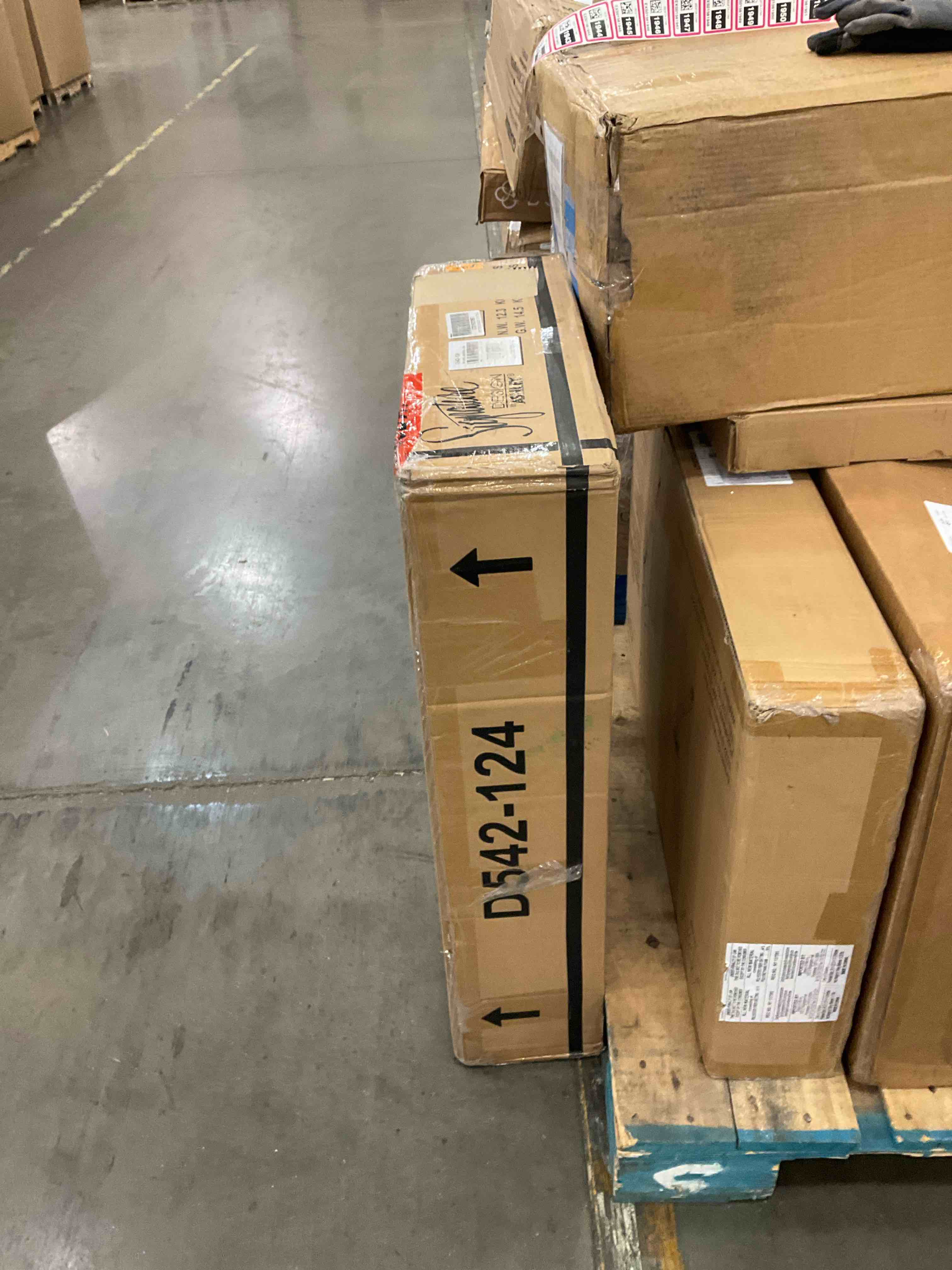 https://s3.amazonaws.com/lotting-images-prod/BargainHunt/EXS01561940_1717179935352.jpeg