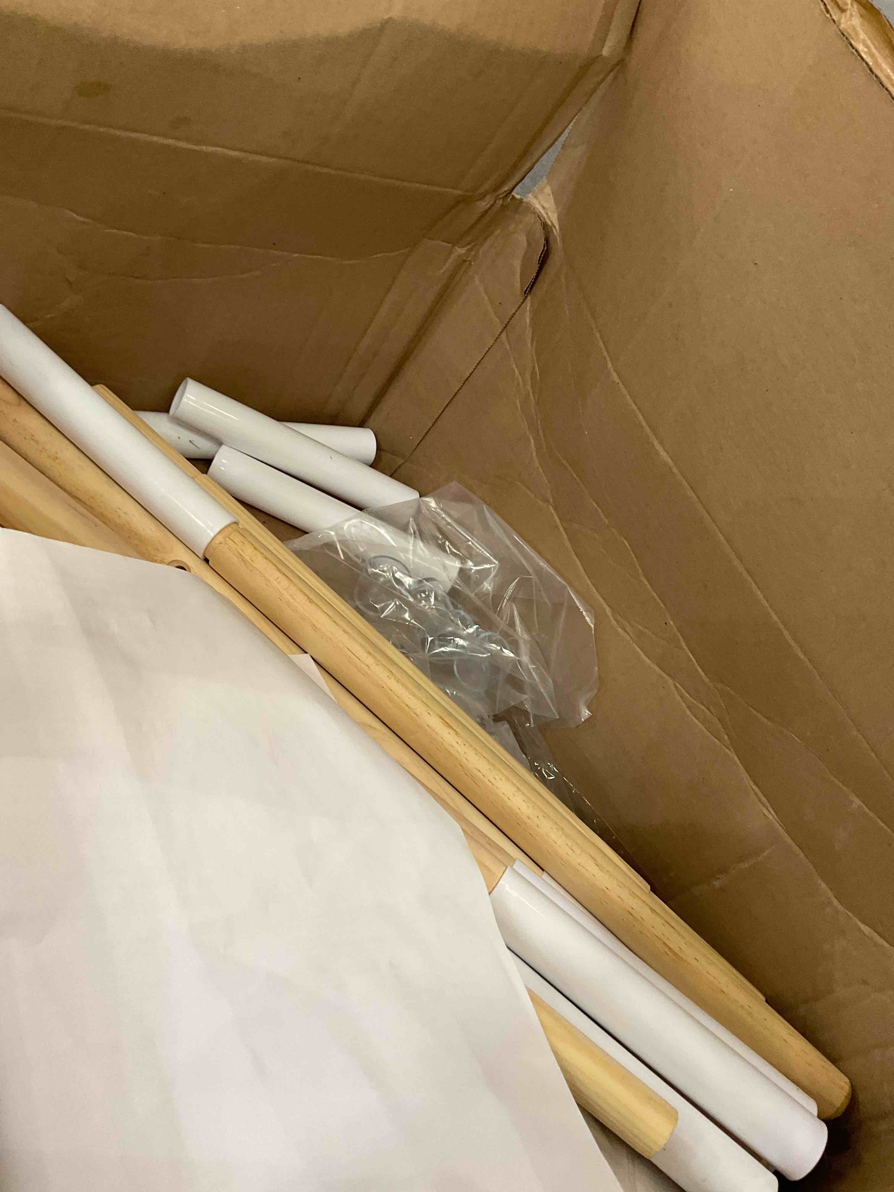 https://s3.amazonaws.com/lotting-images-prod/BargainHunt/EXS01562052_1716317807259.jpeg