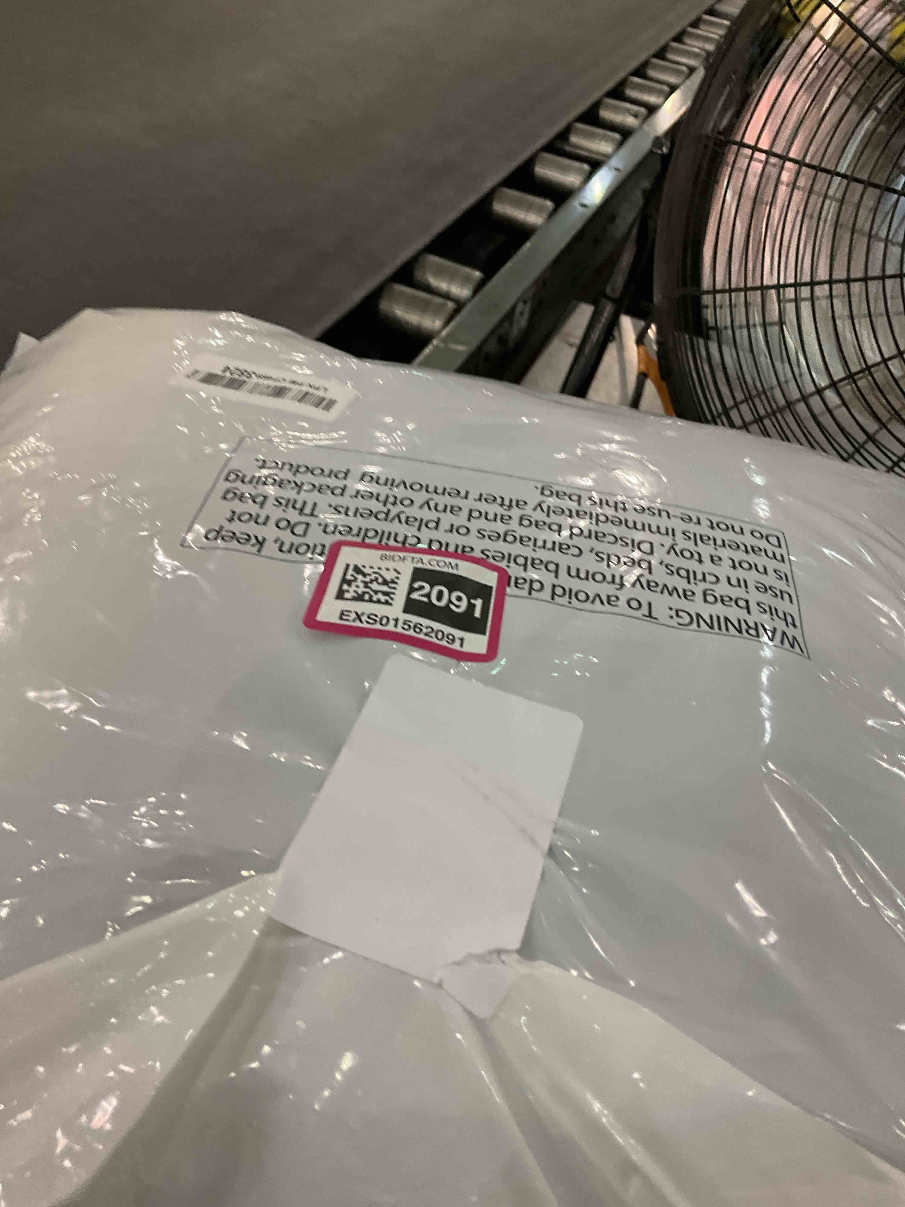 https://s3.amazonaws.com/lotting-images-prod/BargainHunt/EXS01562091_1716377820734.jpeg