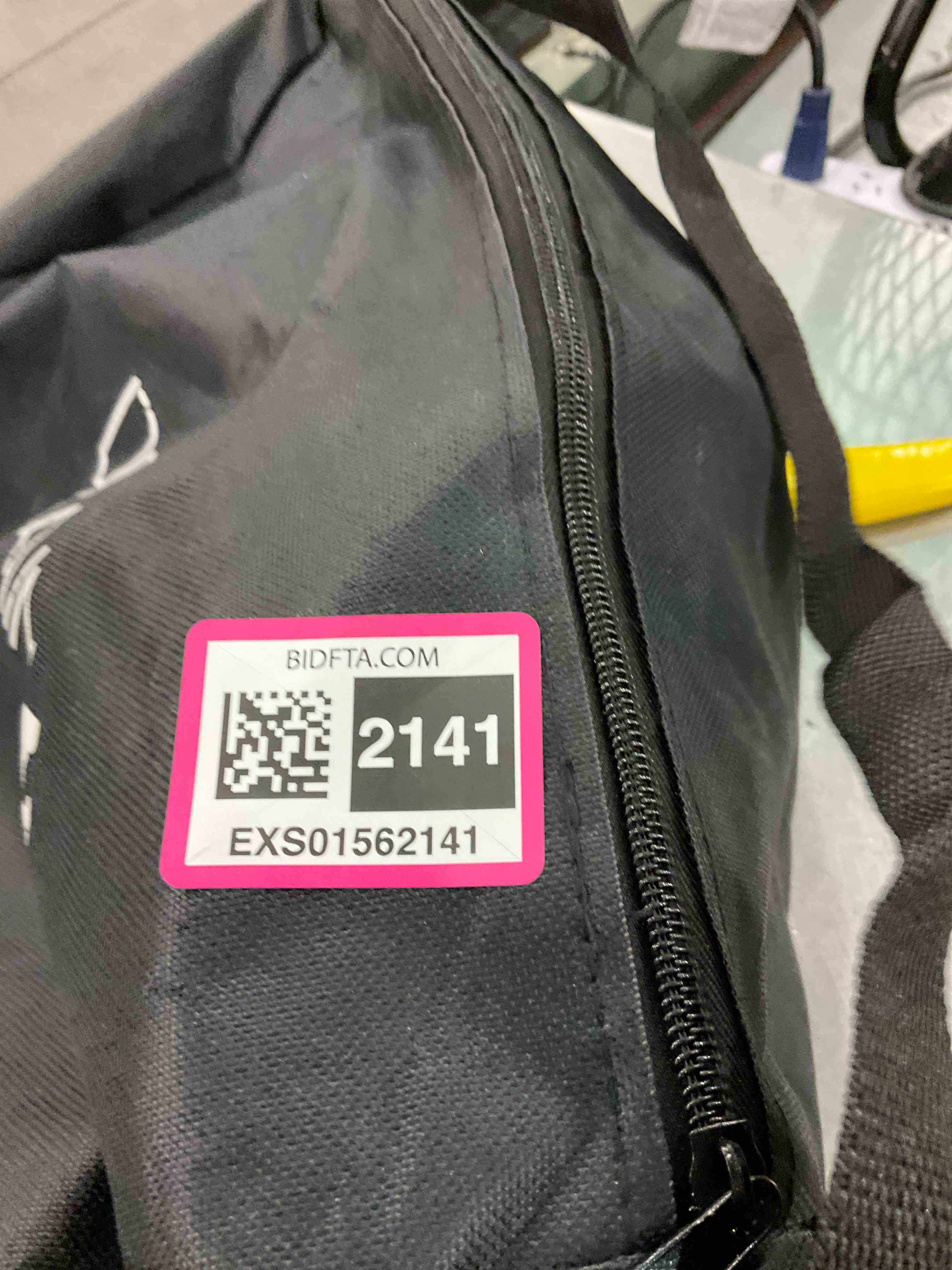 https://s3.amazonaws.com/lotting-images-prod/BargainHunt/EXS01562141_1716461962308.jpeg