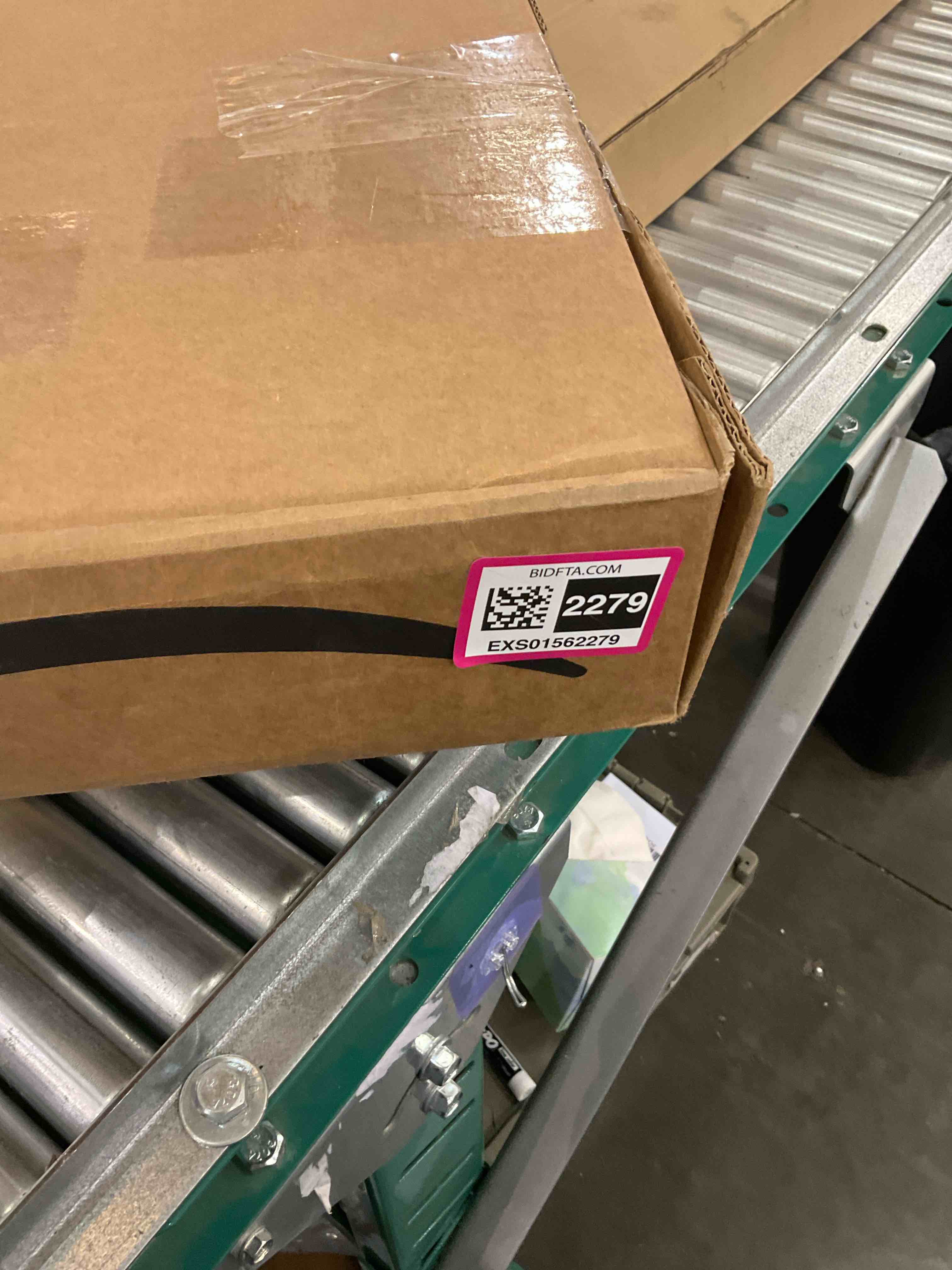 https://s3.amazonaws.com/lotting-images-prod/BargainHunt/EXS01562279_1716483425282.jpeg