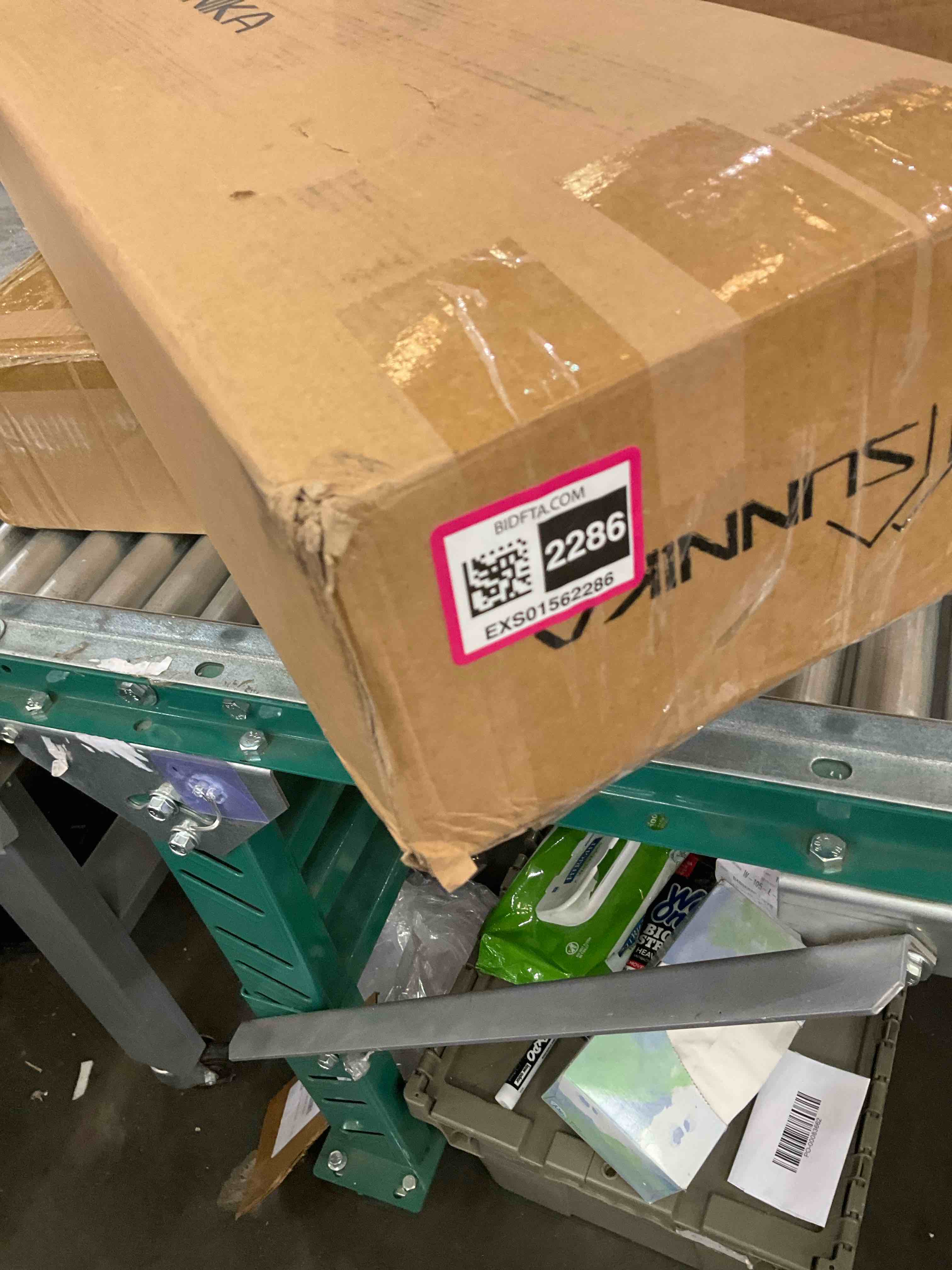 https://s3.amazonaws.com/lotting-images-prod/BargainHunt/EXS01562286_1716483786471.jpeg