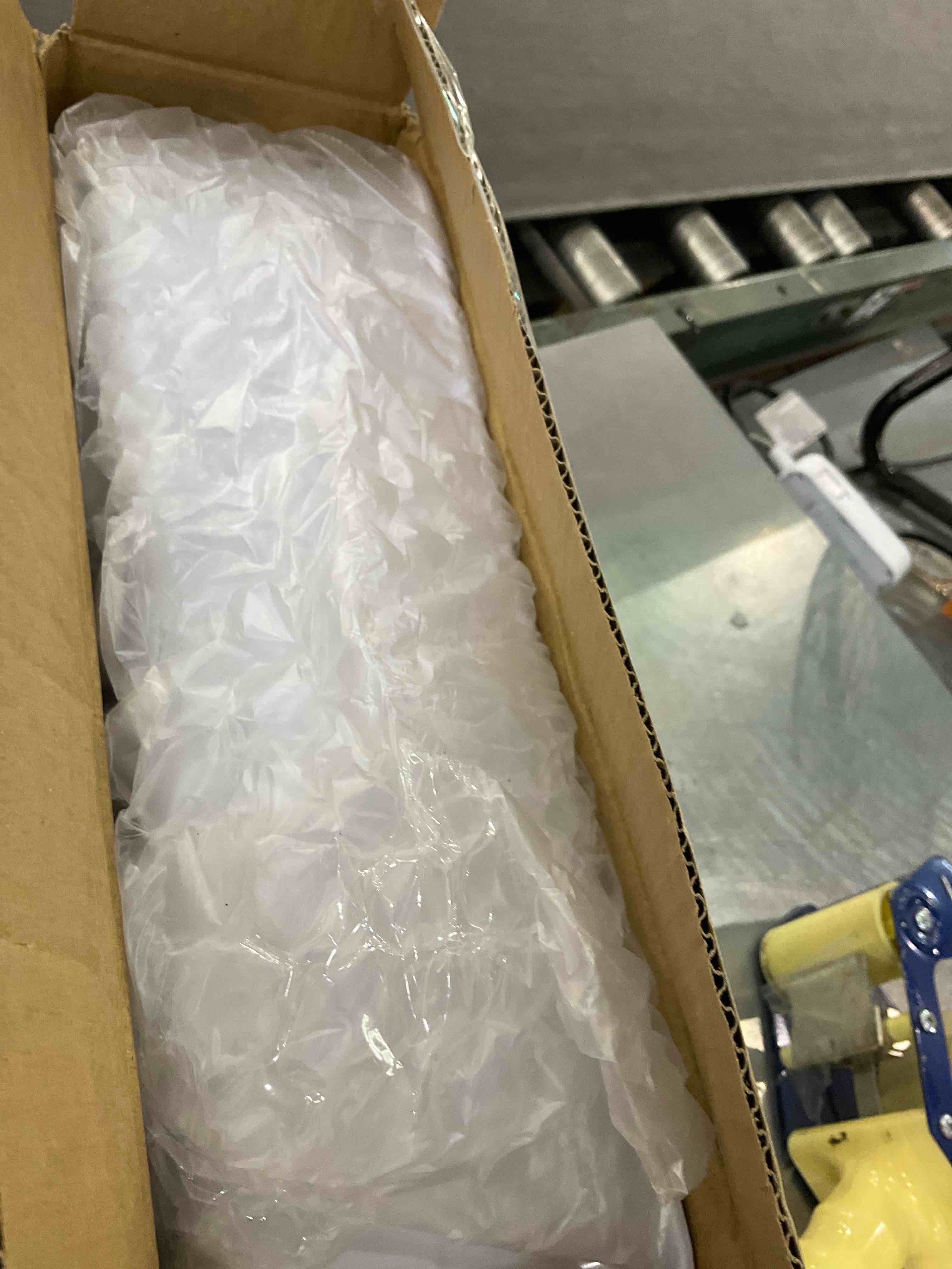 https://s3.amazonaws.com/lotting-images-prod/BargainHunt/EXS01562429_1716897966711.jpeg