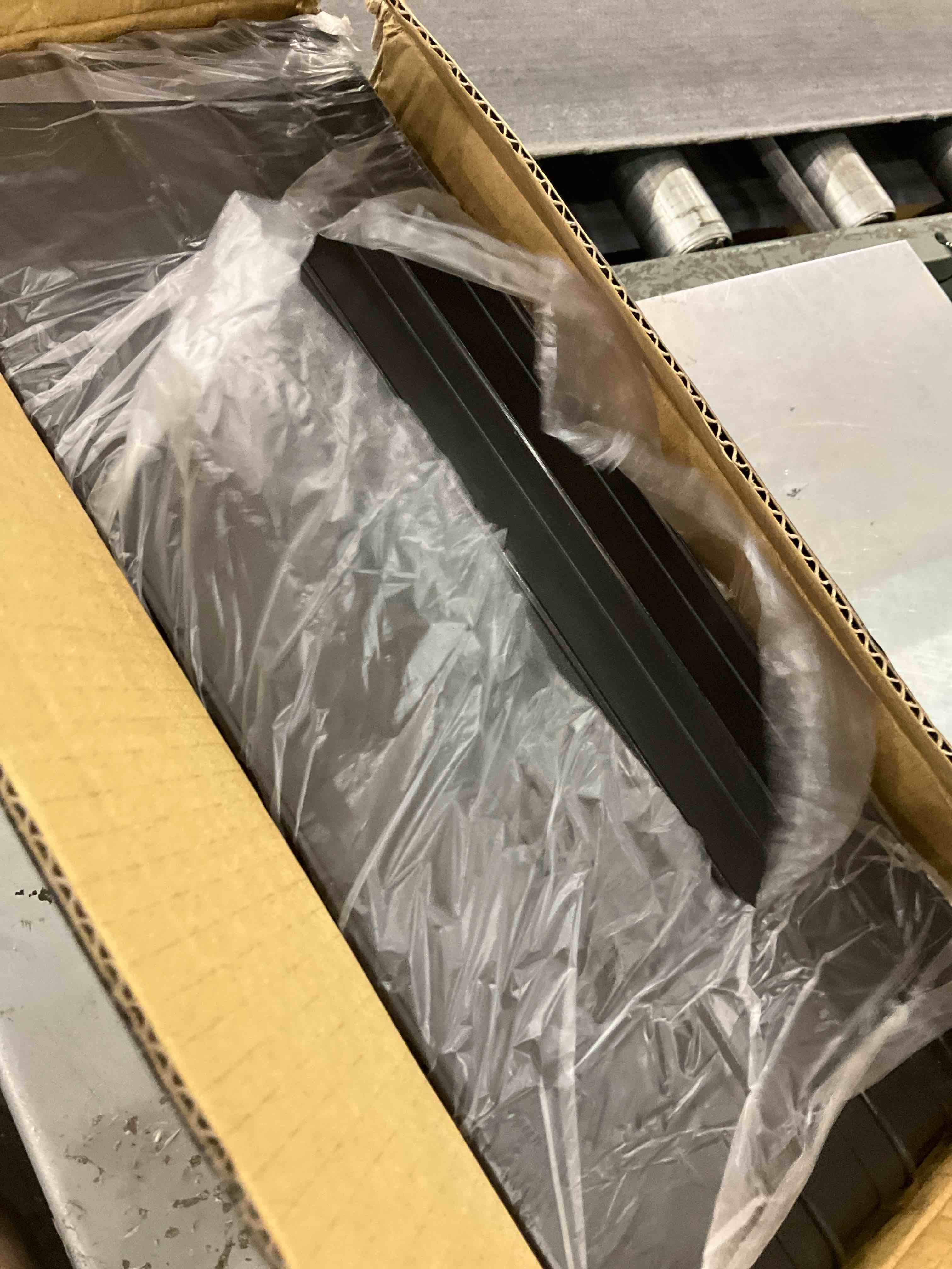 https://s3.amazonaws.com/lotting-images-prod/BargainHunt/EXS01562435_1716898337580.jpeg
