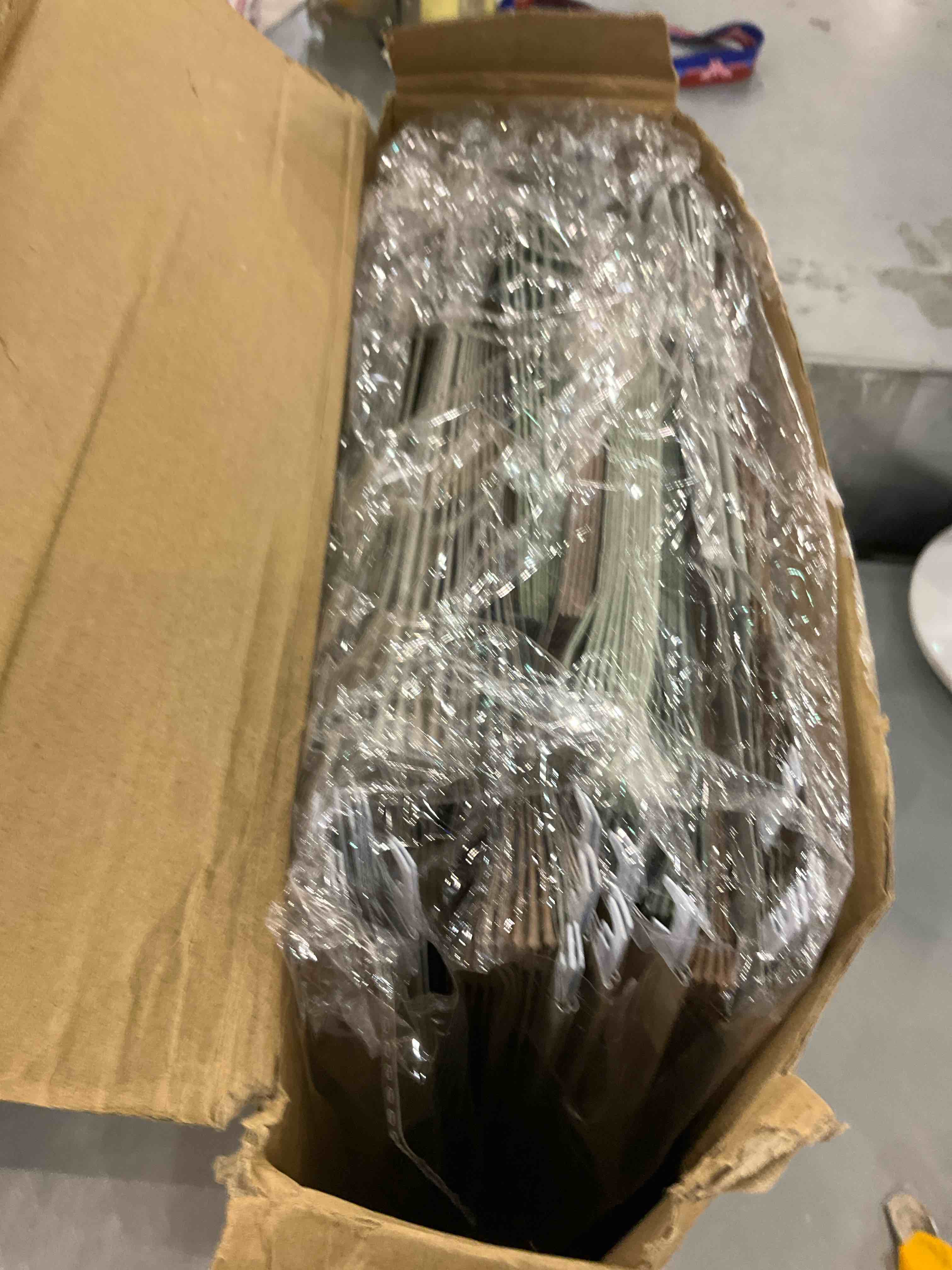 https://s3.amazonaws.com/lotting-images-prod/BargainHunt/EXS01562626_1717069209390.jpeg