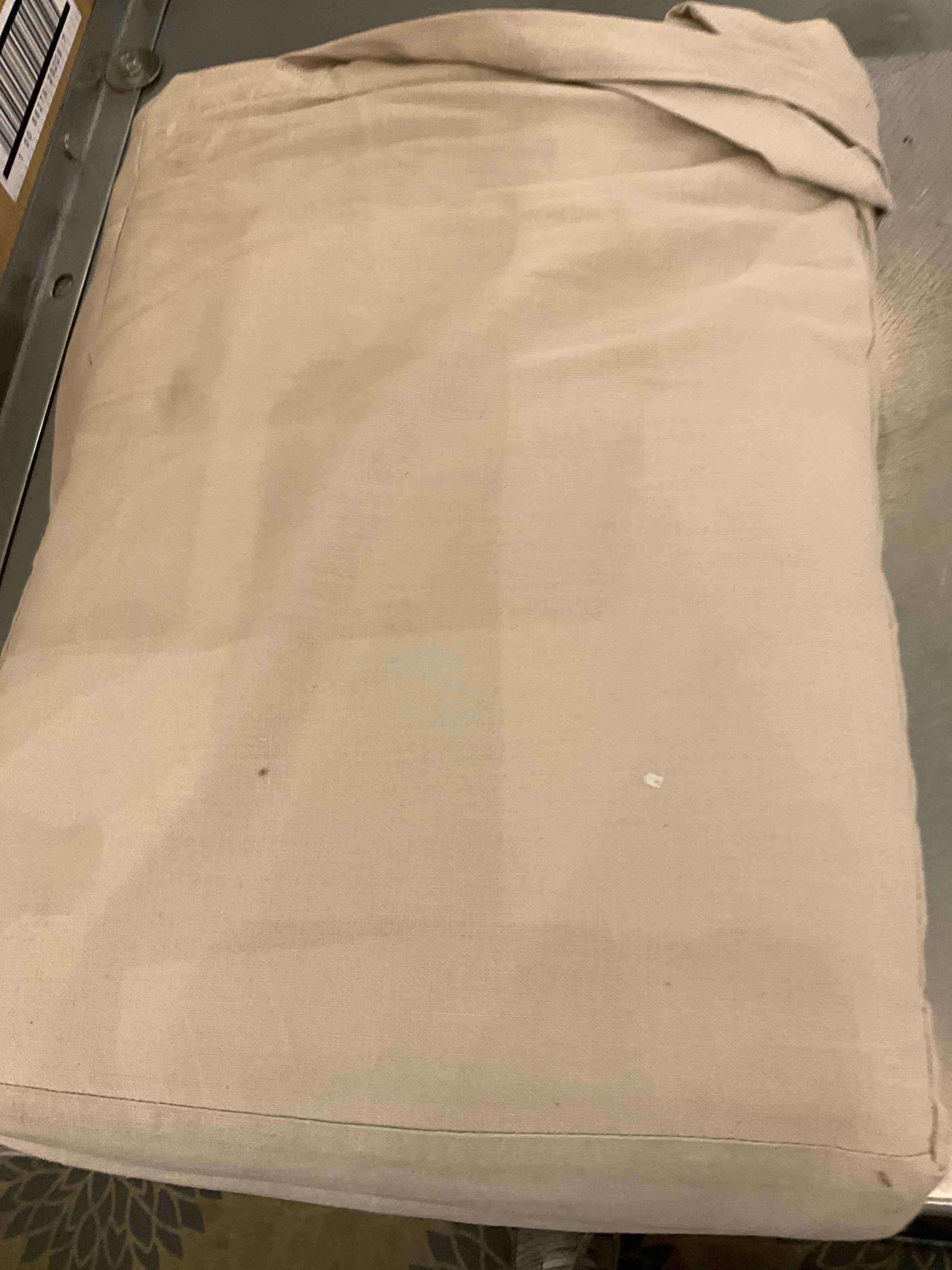 https://s3.amazonaws.com/lotting-images-prod/BargainHunt/EXS01562804_1717175720080.jpeg