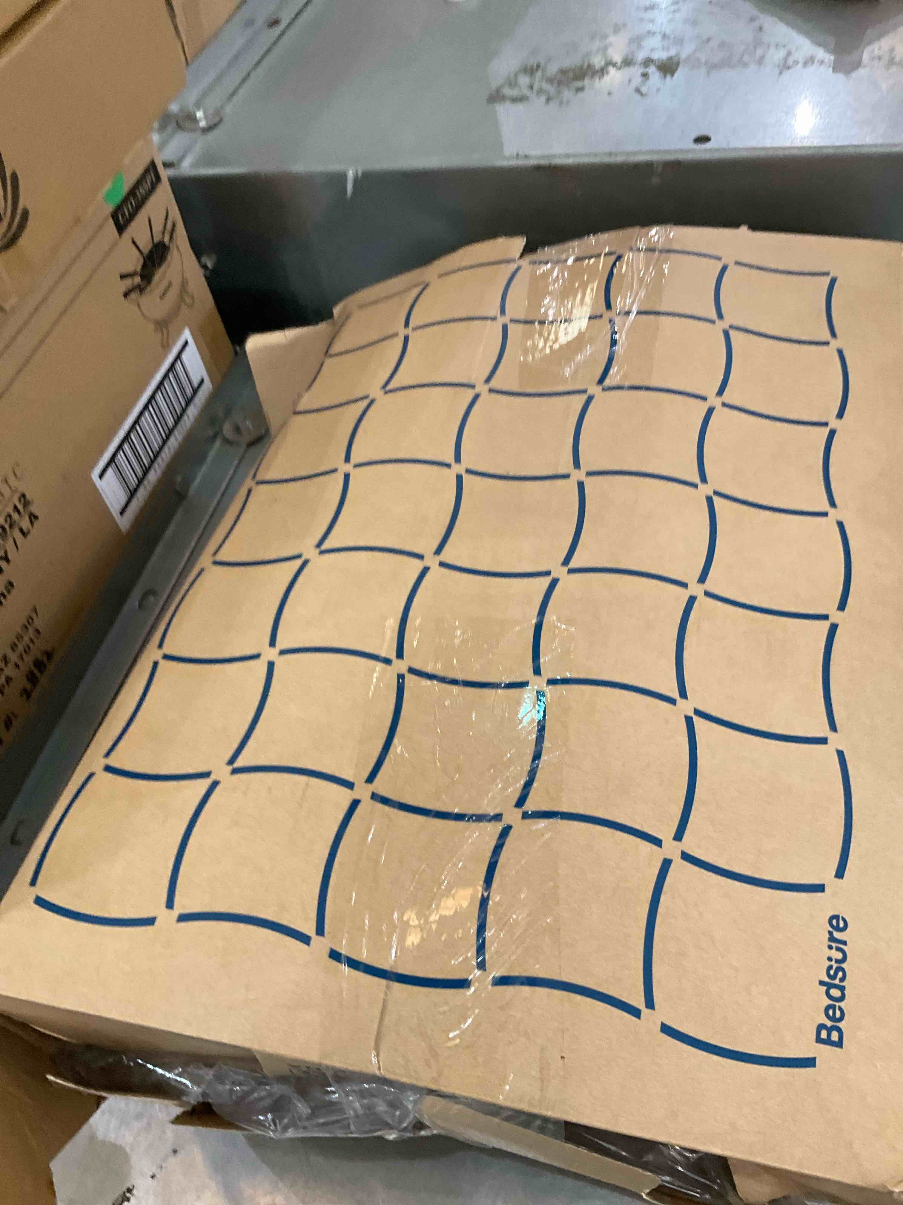 https://s3.amazonaws.com/lotting-images-prod/BargainHunt/EXS01562831_1717180276939.jpeg