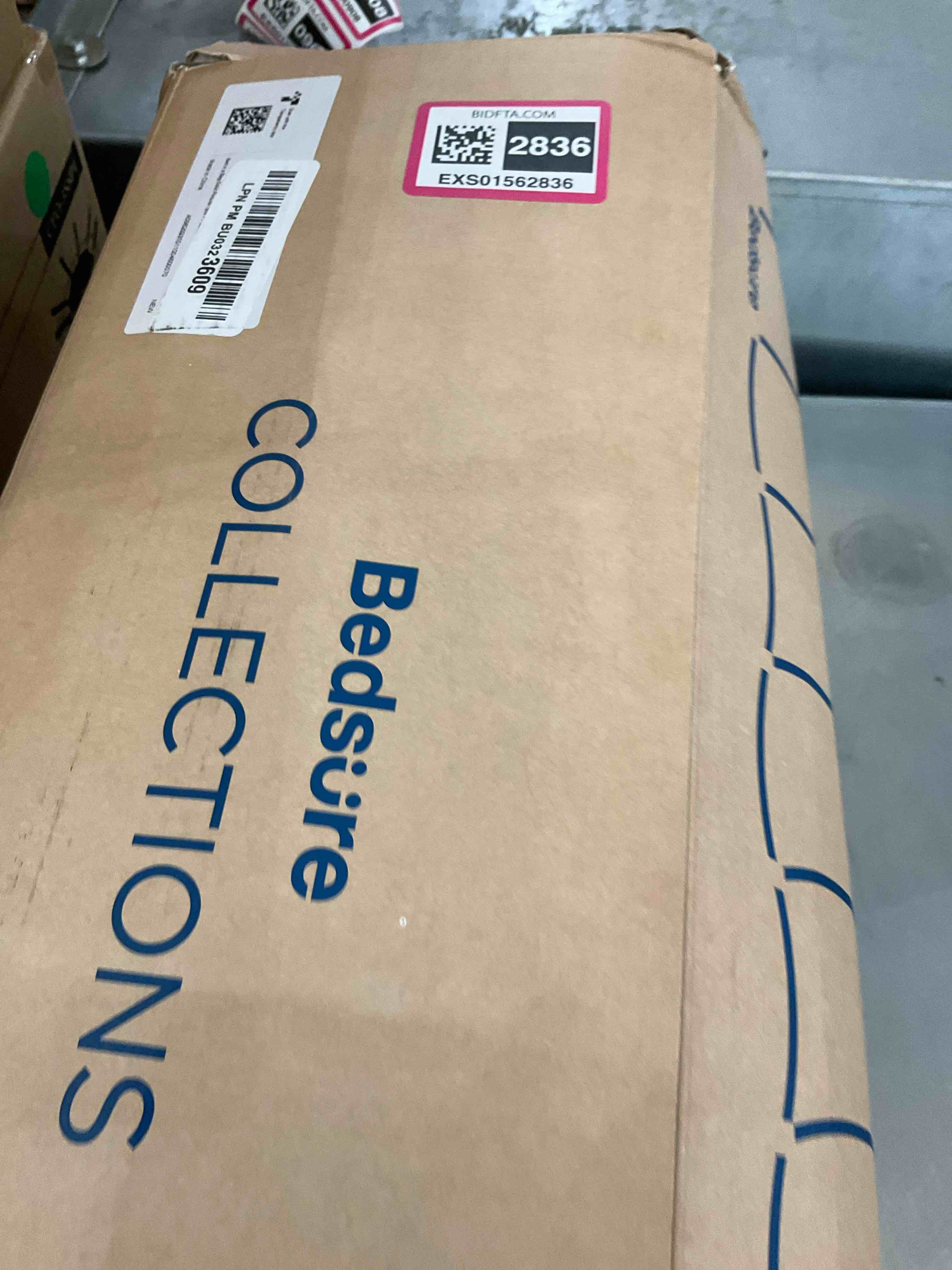 https://s3.amazonaws.com/lotting-images-prod/BargainHunt/EXS01562836_1717177021290.jpeg