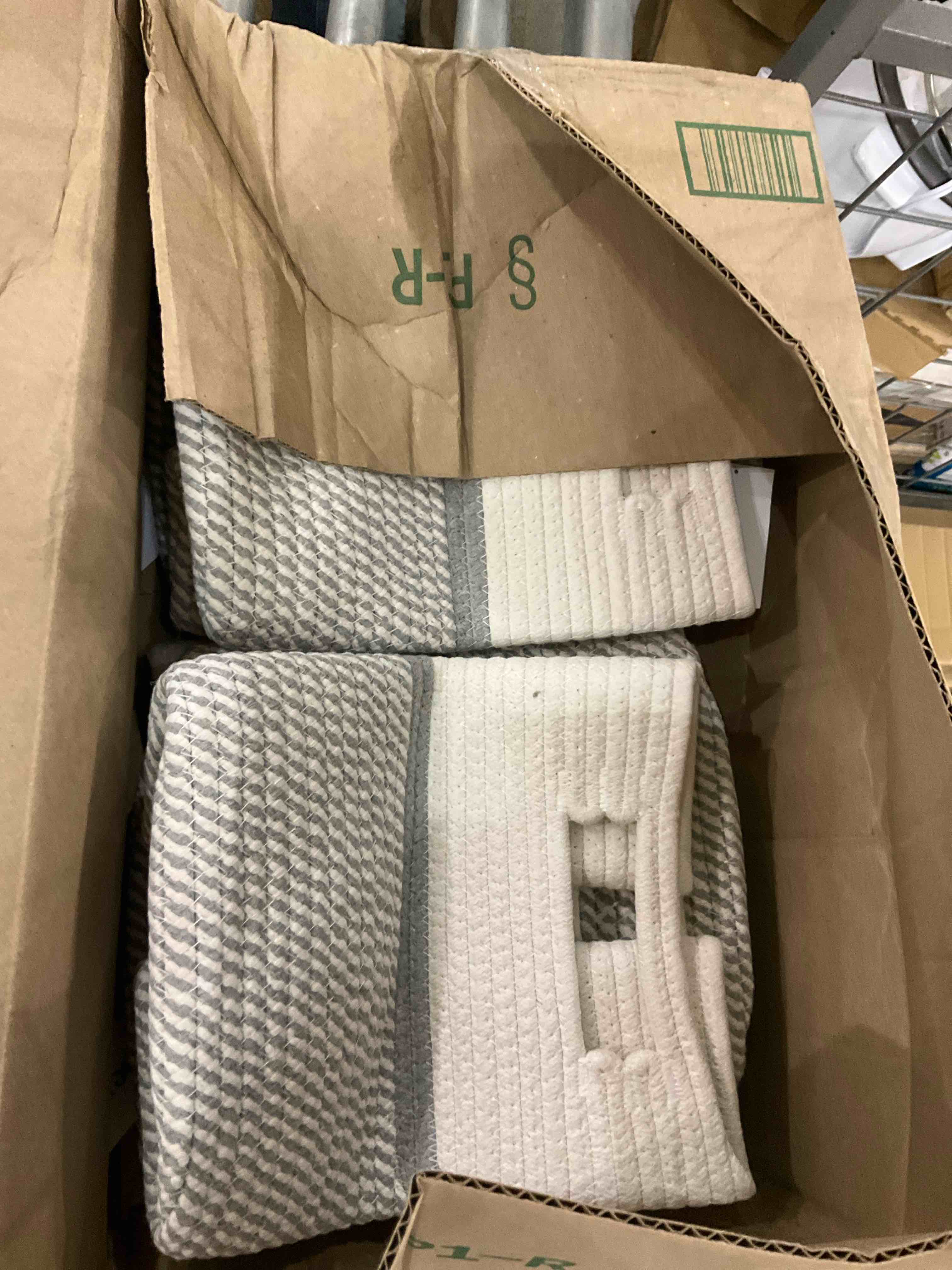 https://s3.amazonaws.com/lotting-images-prod/BargainHunt/EXS01563043_1717073152789.jpeg