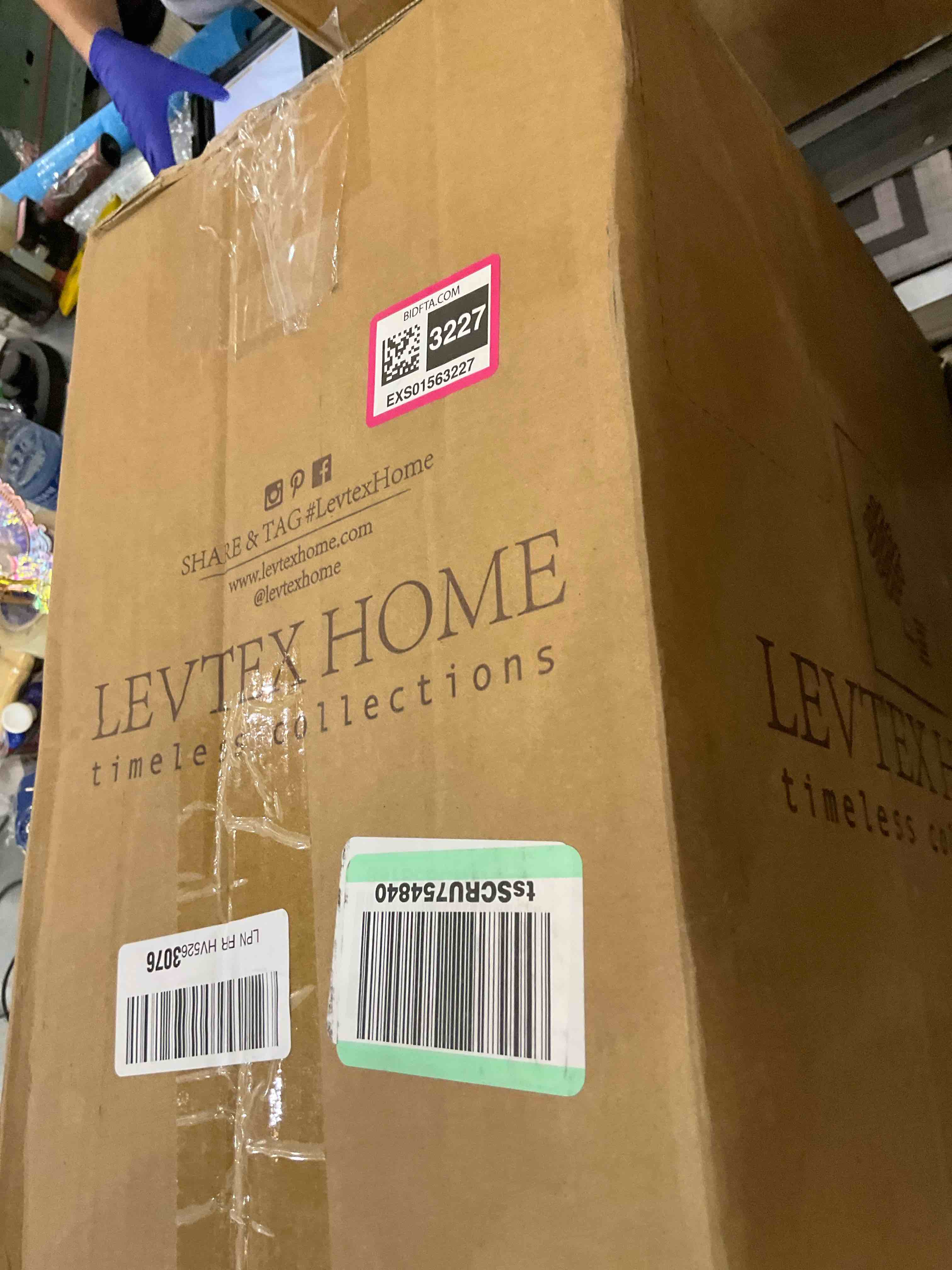 https://s3.amazonaws.com/lotting-images-prod/BargainHunt/EXS01563227_1717439911305.jpeg