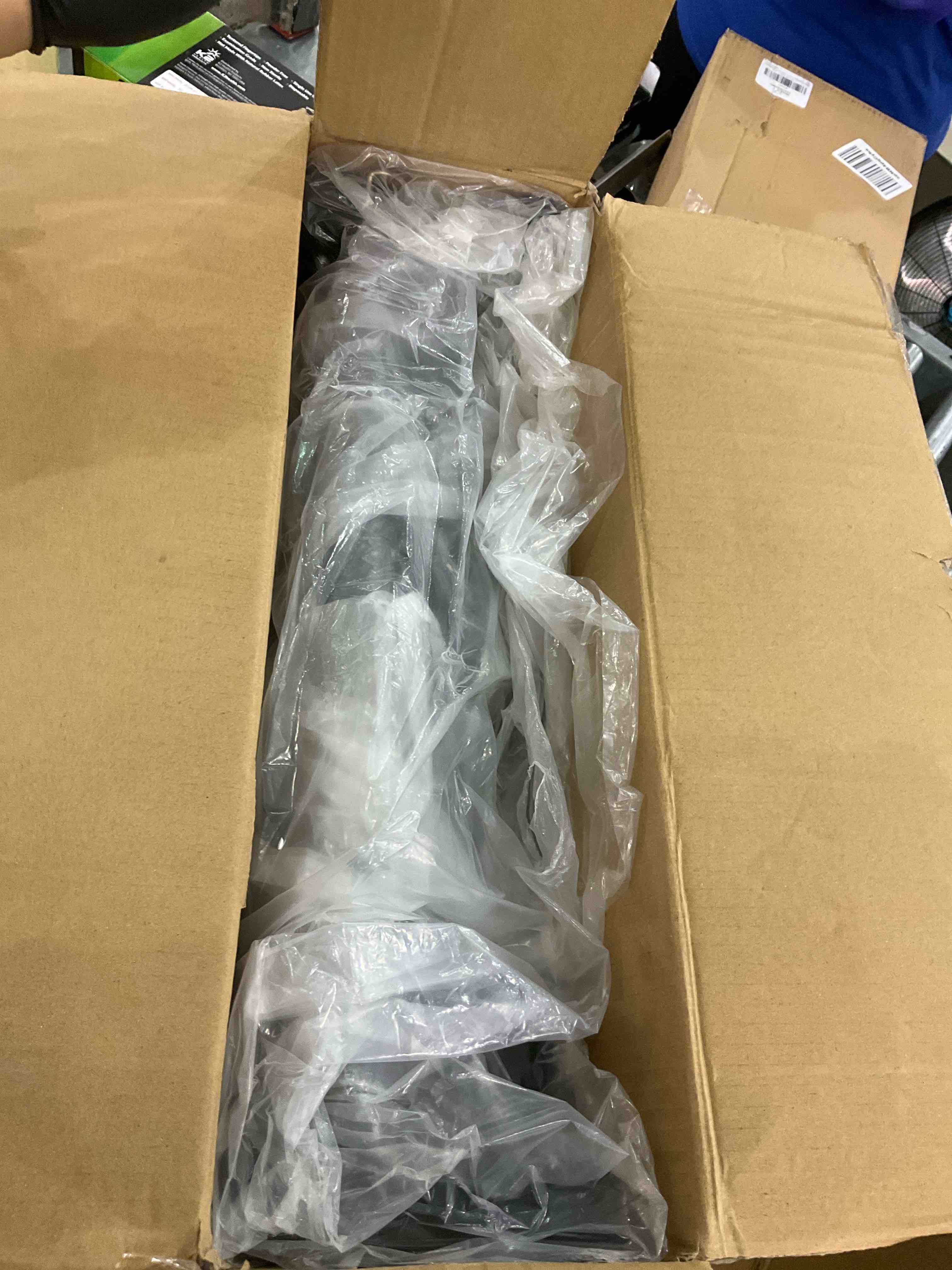 https://s3.amazonaws.com/lotting-images-prod/BargainHunt/EXS01563272_1717503219843.jpeg