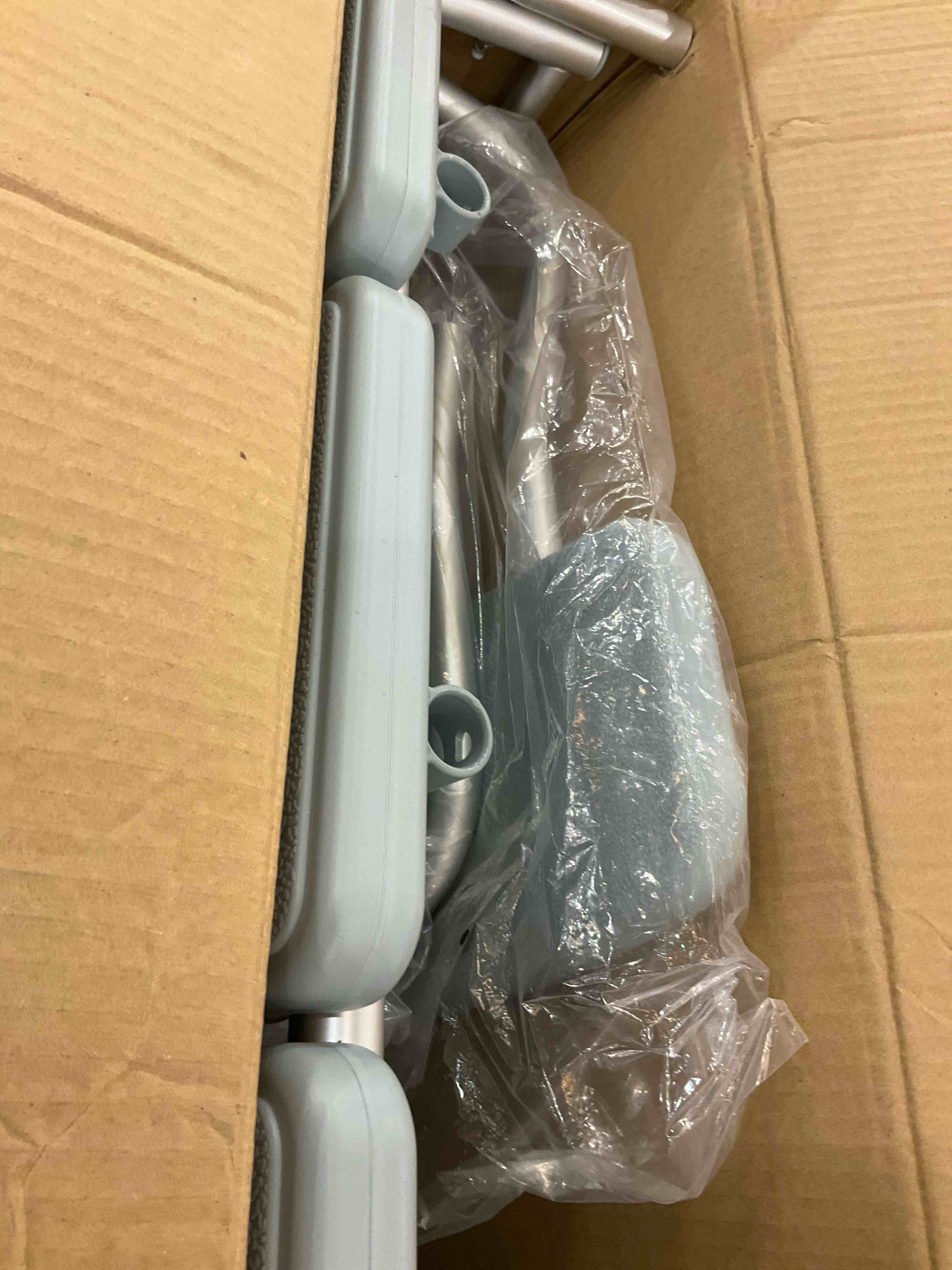 https://s3.amazonaws.com/lotting-images-prod/BargainHunt/EXS01563597_1719941358847.jpeg