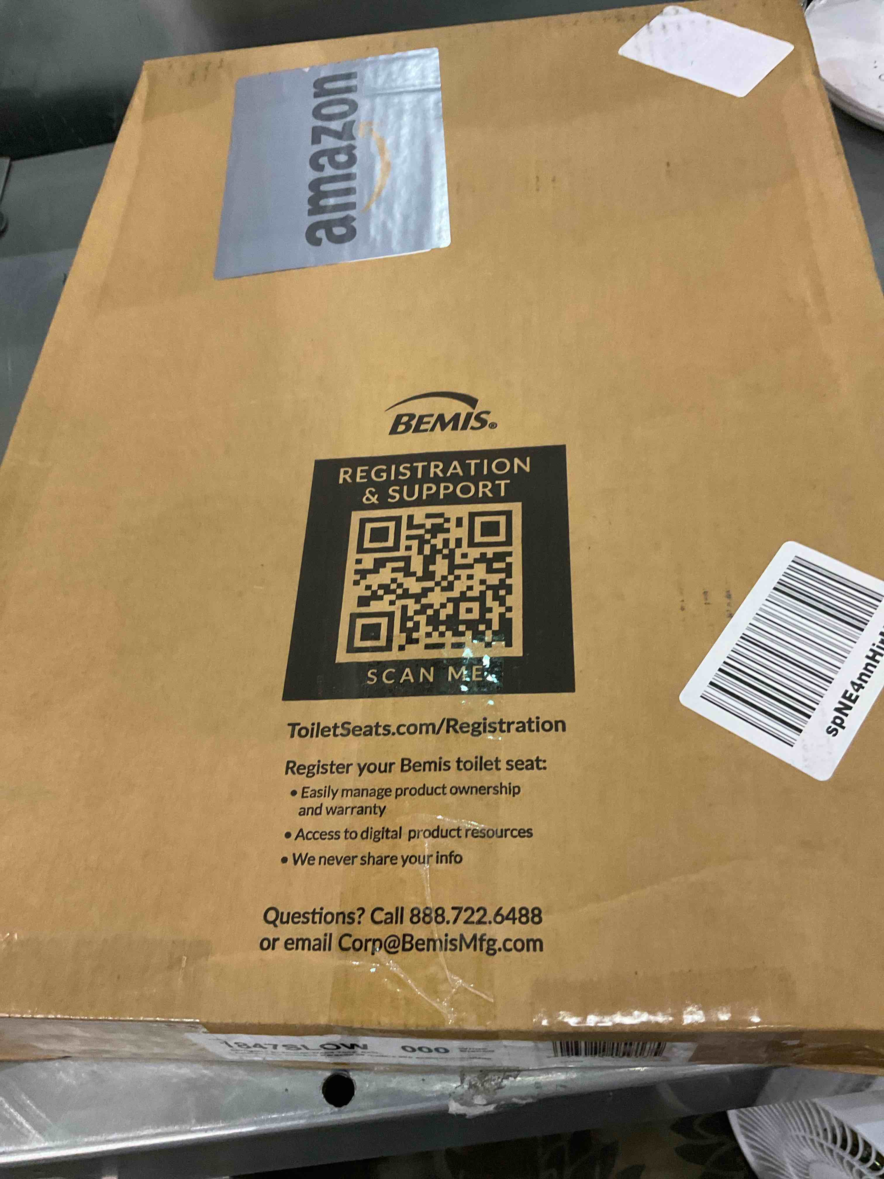 Mayfair 1847SLOW 000 Kendall Slow-Close, Removable Enameled Wood Toilet Seat That Will Never Loosen, 1 Pack ELONGATED - Premium Hinge, White