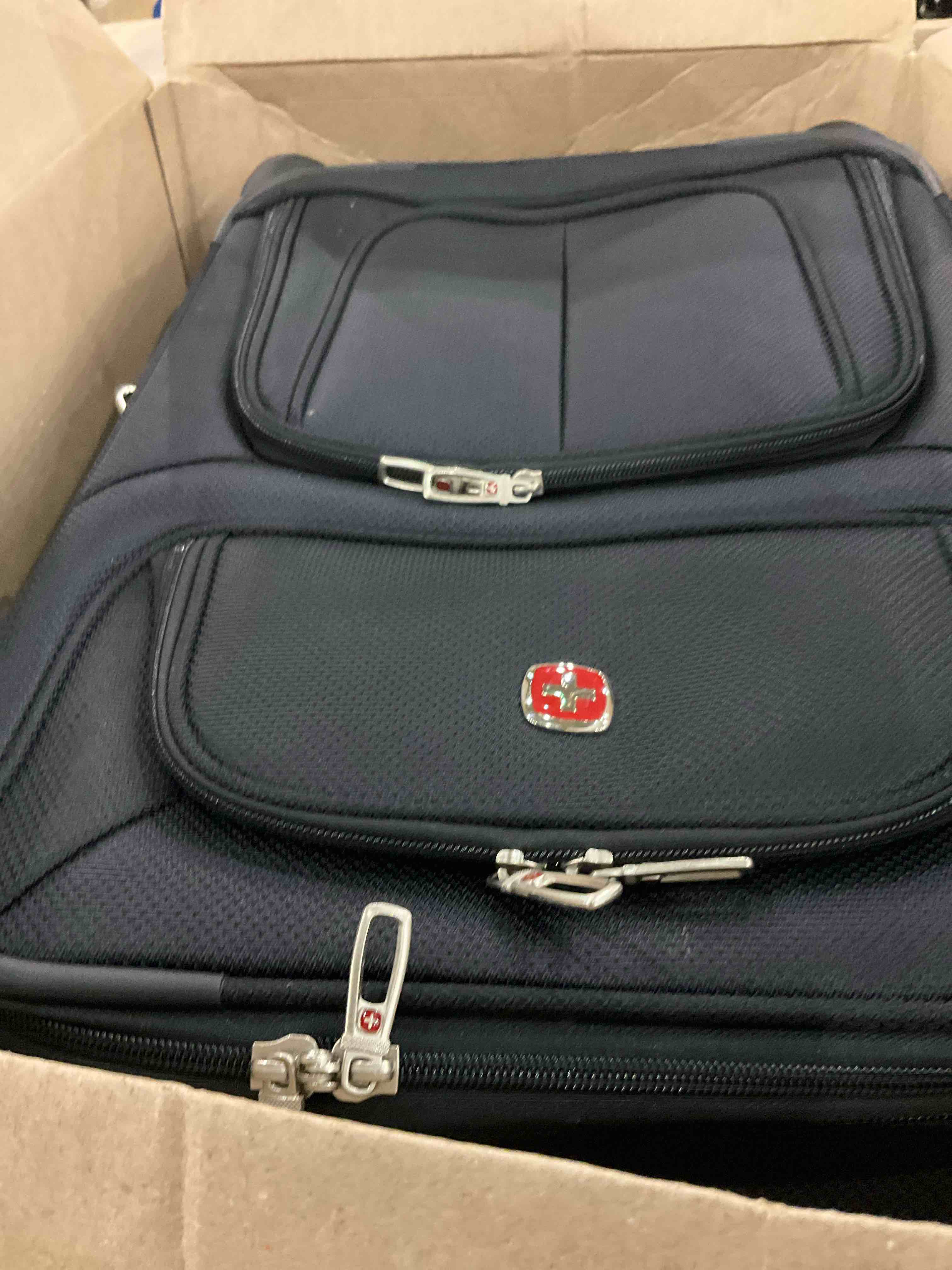 https://s3.amazonaws.com/lotting-images-prod/BargainHunt/EXS01563739_1721647430597.jpeg