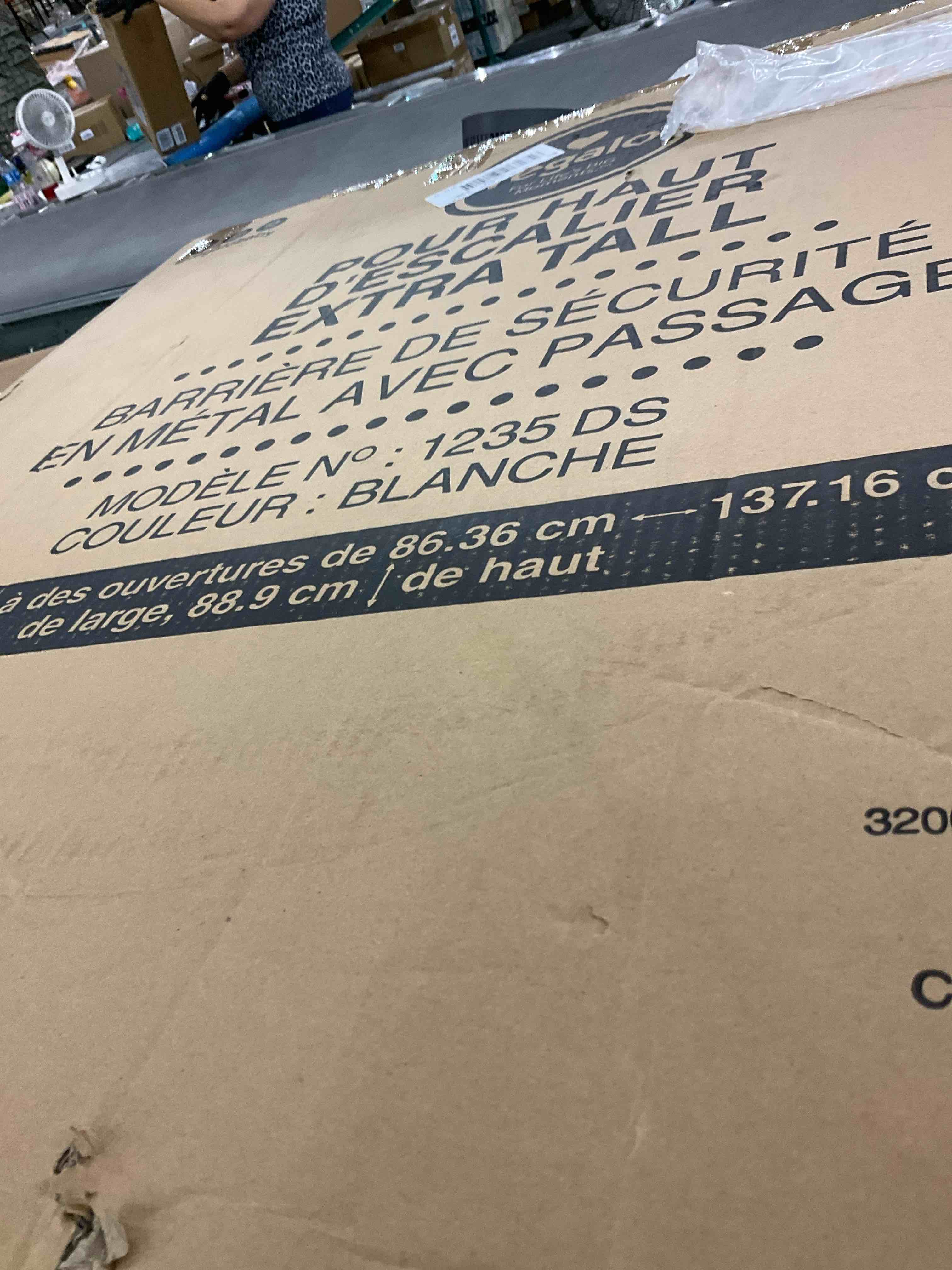 Regalo Extra Tall and Wide 2-in-1 Stairway and Hallway Wall Mounted Baby Gate, Bonus Kit, Includes Banister and Wall Mounting Kit 55 Inches Baby Gate