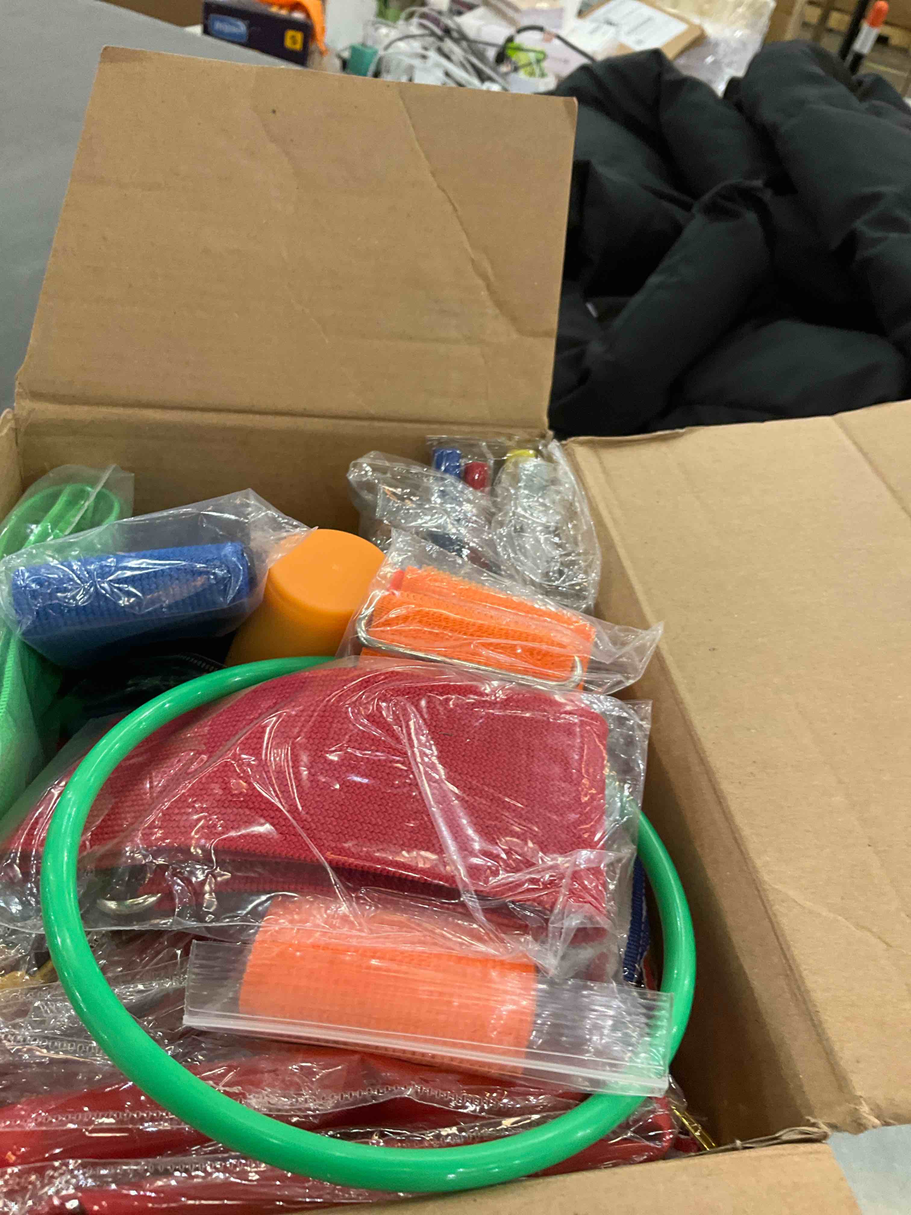 https://s3.amazonaws.com/lotting-images-prod/BargainHunt/EXS01564001_1716227133458.jpeg