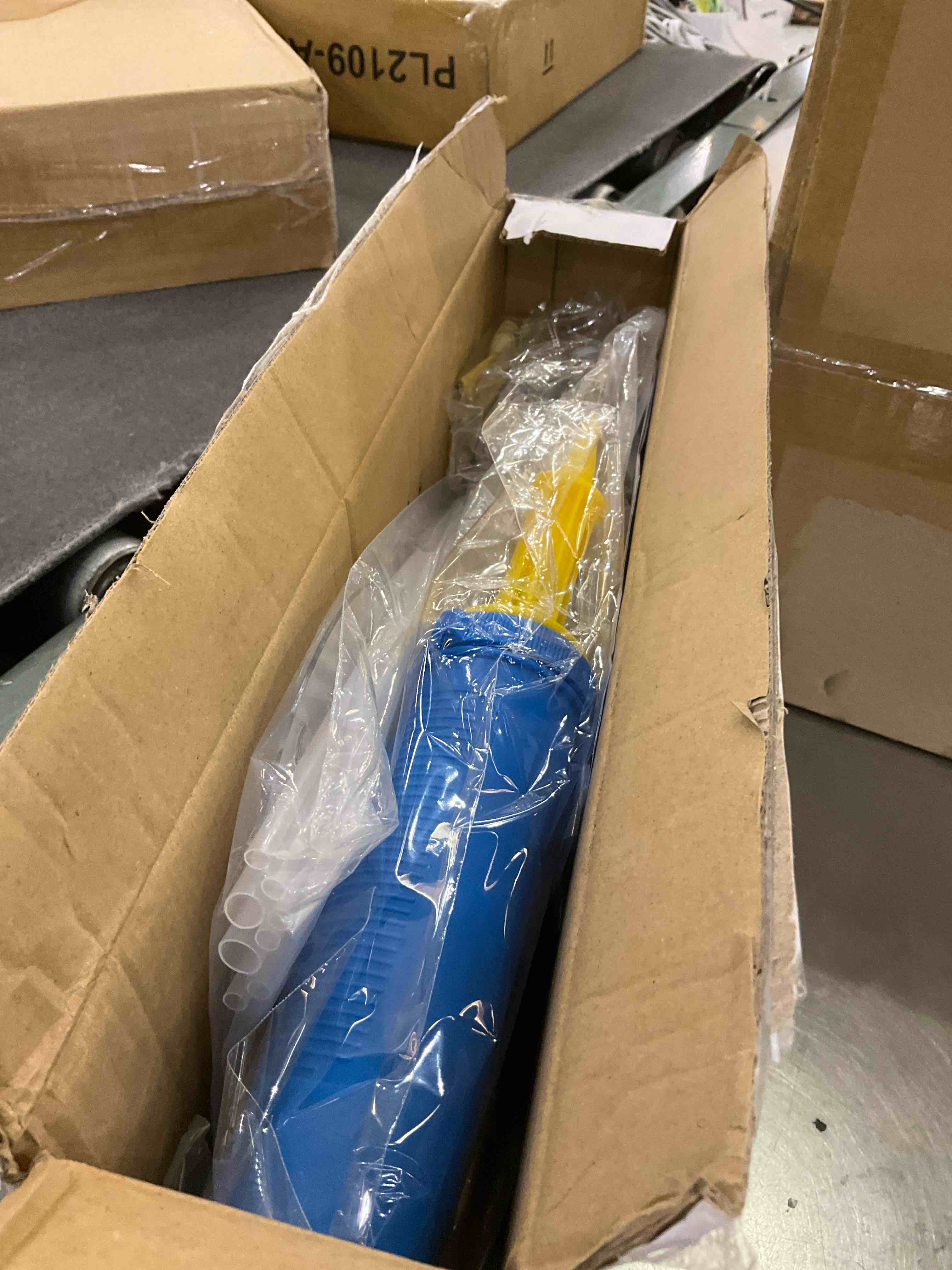 https://s3.amazonaws.com/lotting-images-prod/BargainHunt/EXS01564104_1716298425166.jpeg