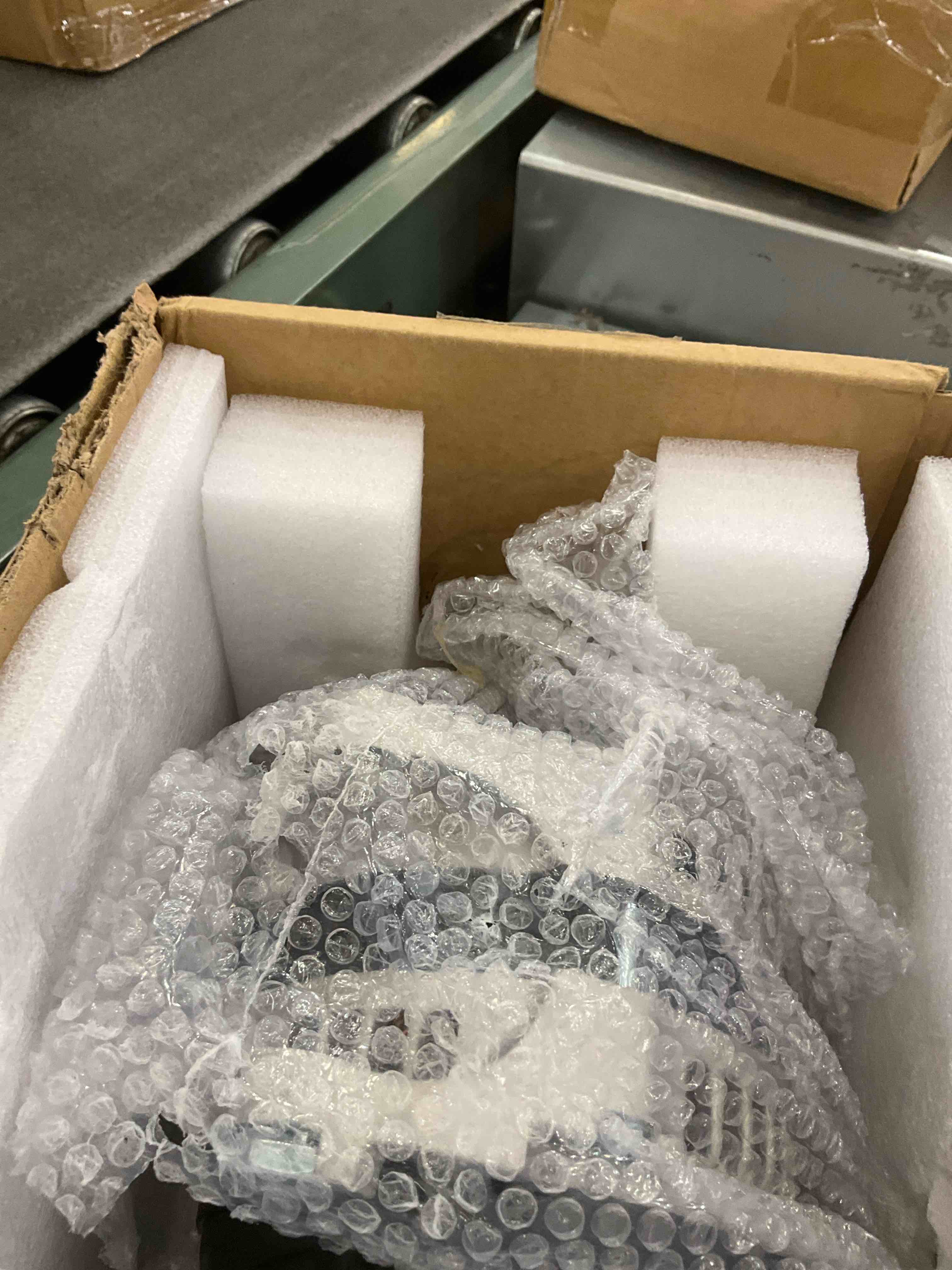https://s3.amazonaws.com/lotting-images-prod/BargainHunt/EXS01564207_1716317398450.jpeg