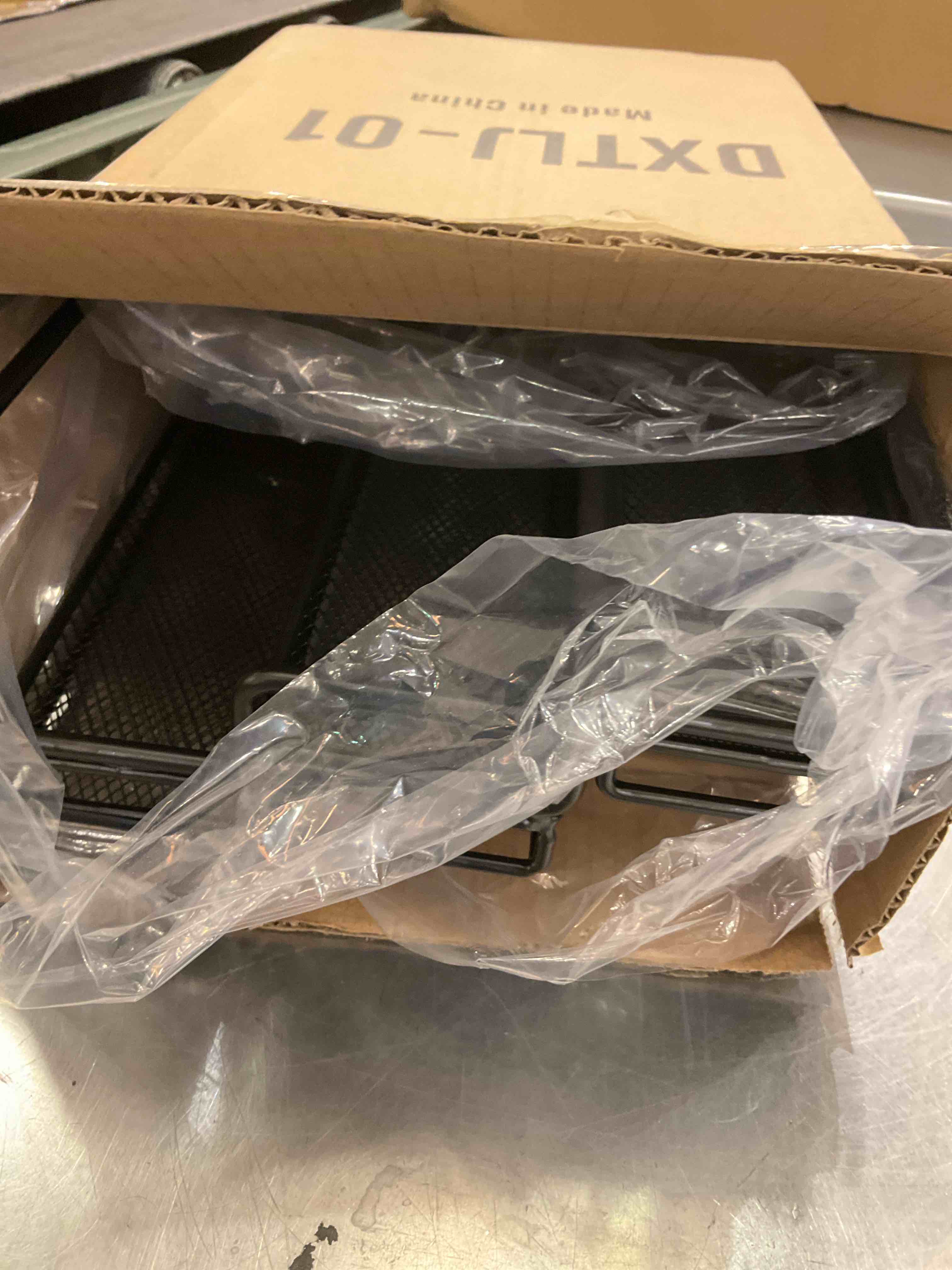 https://s3.amazonaws.com/lotting-images-prod/BargainHunt/EXS01564215_1716317642624.jpeg