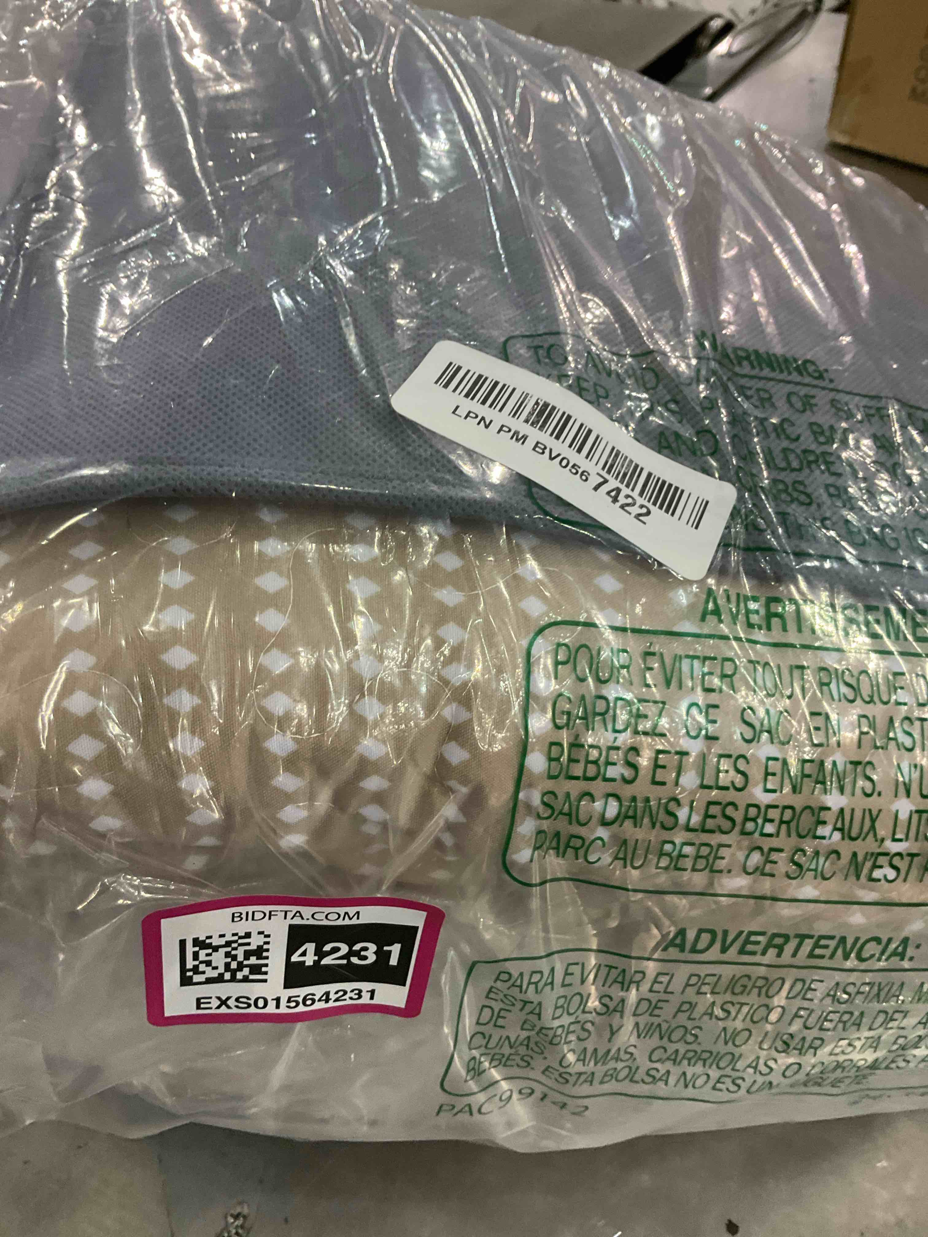 https://s3.amazonaws.com/lotting-images-prod/BargainHunt/EXS01564231_1716377614100.jpeg