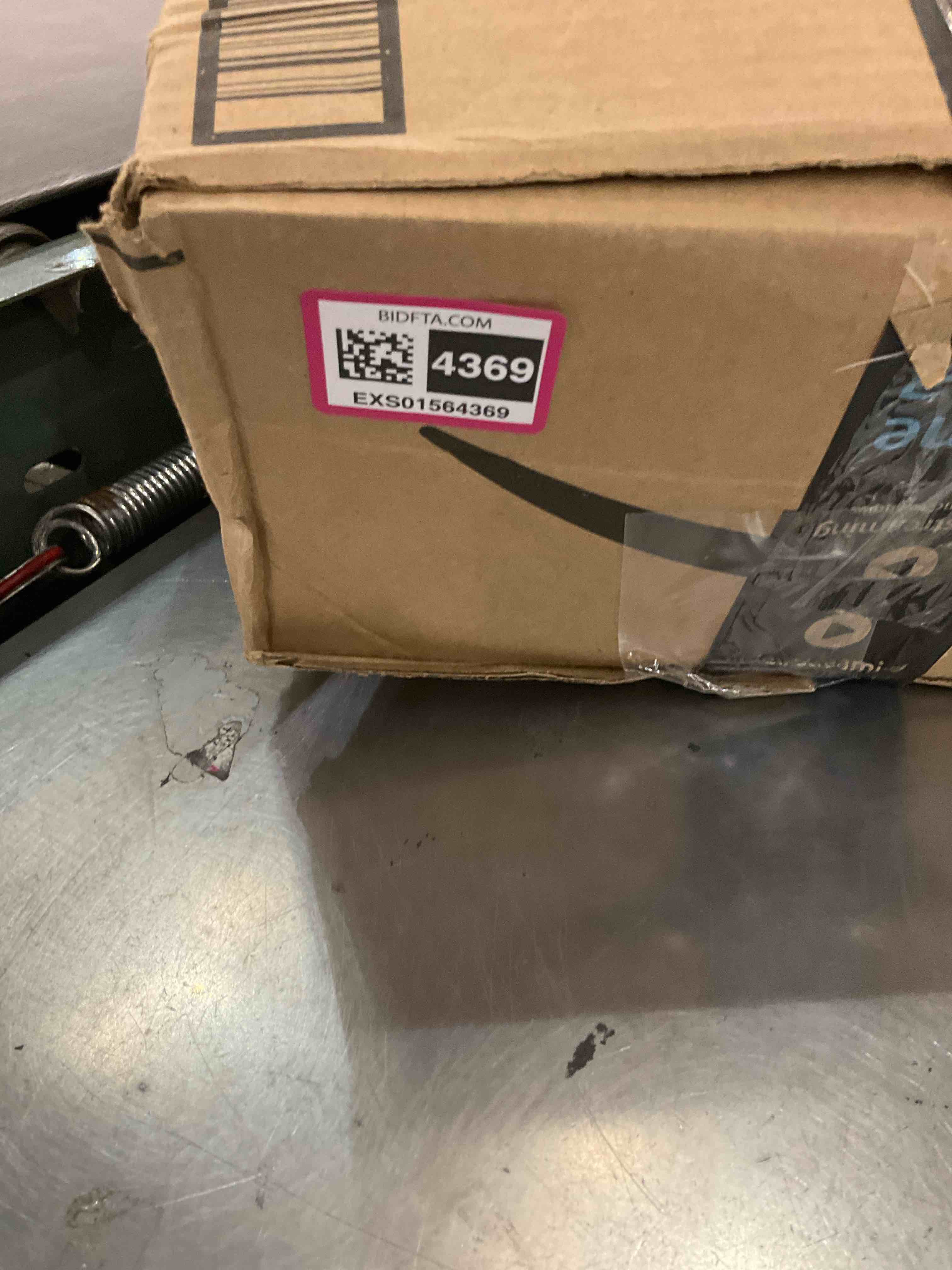 https://s3.amazonaws.com/lotting-images-prod/BargainHunt/EXS01564369_1716400194962.jpeg