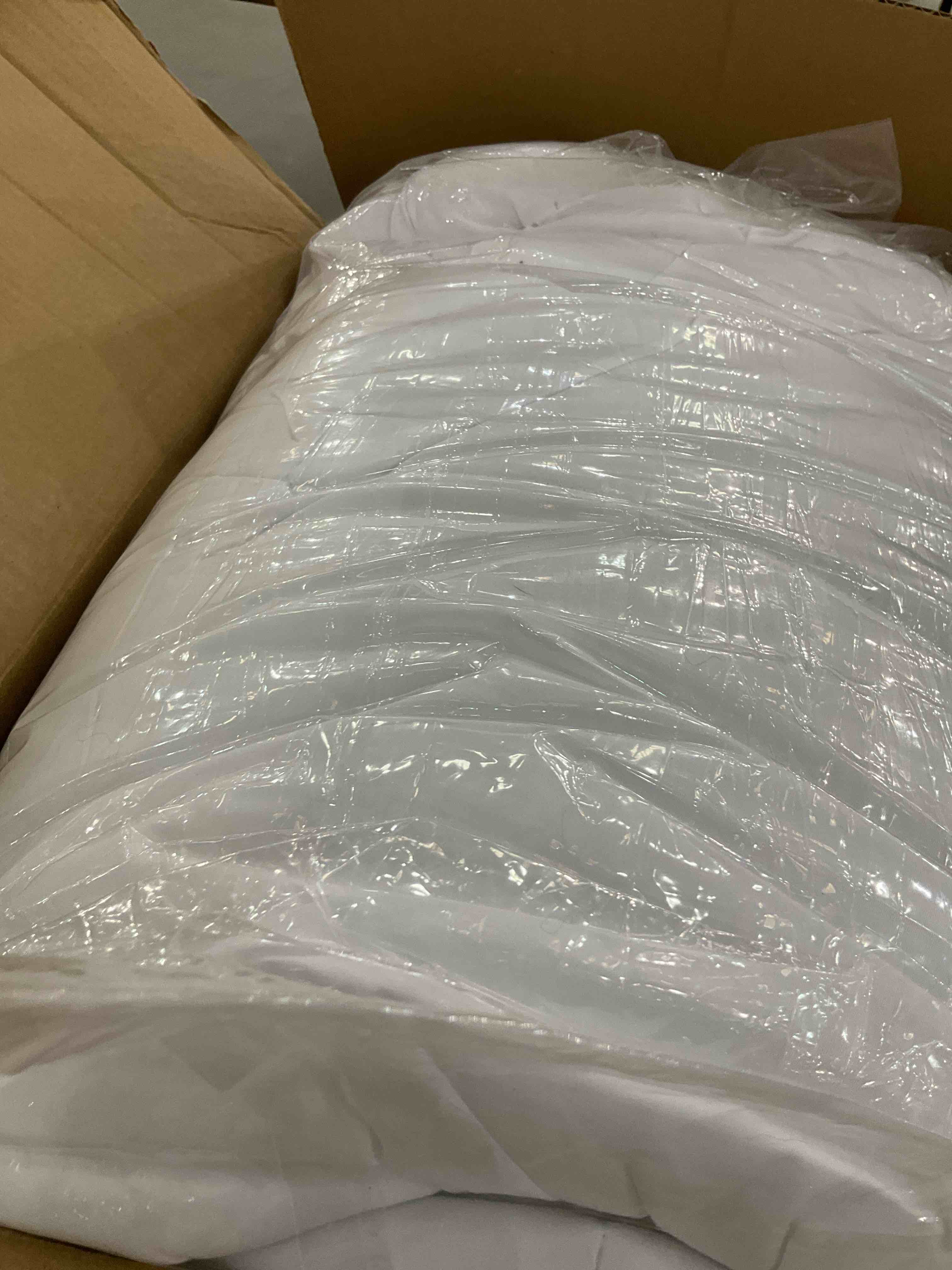 https://s3.amazonaws.com/lotting-images-prod/BargainHunt/EXS01564369_1716400485585.jpeg