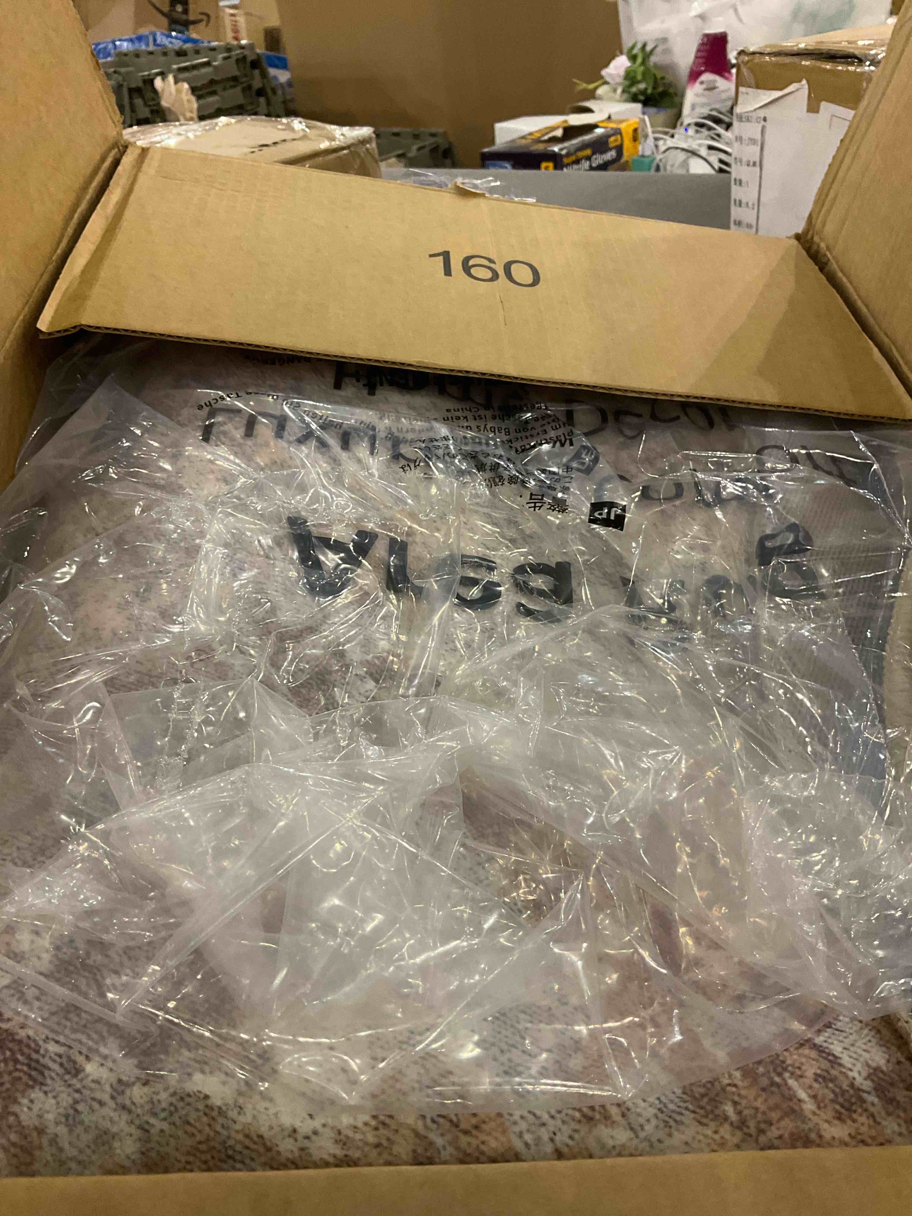 https://s3.amazonaws.com/lotting-images-prod/BargainHunt/EXS01564387_1716463351203.jpeg