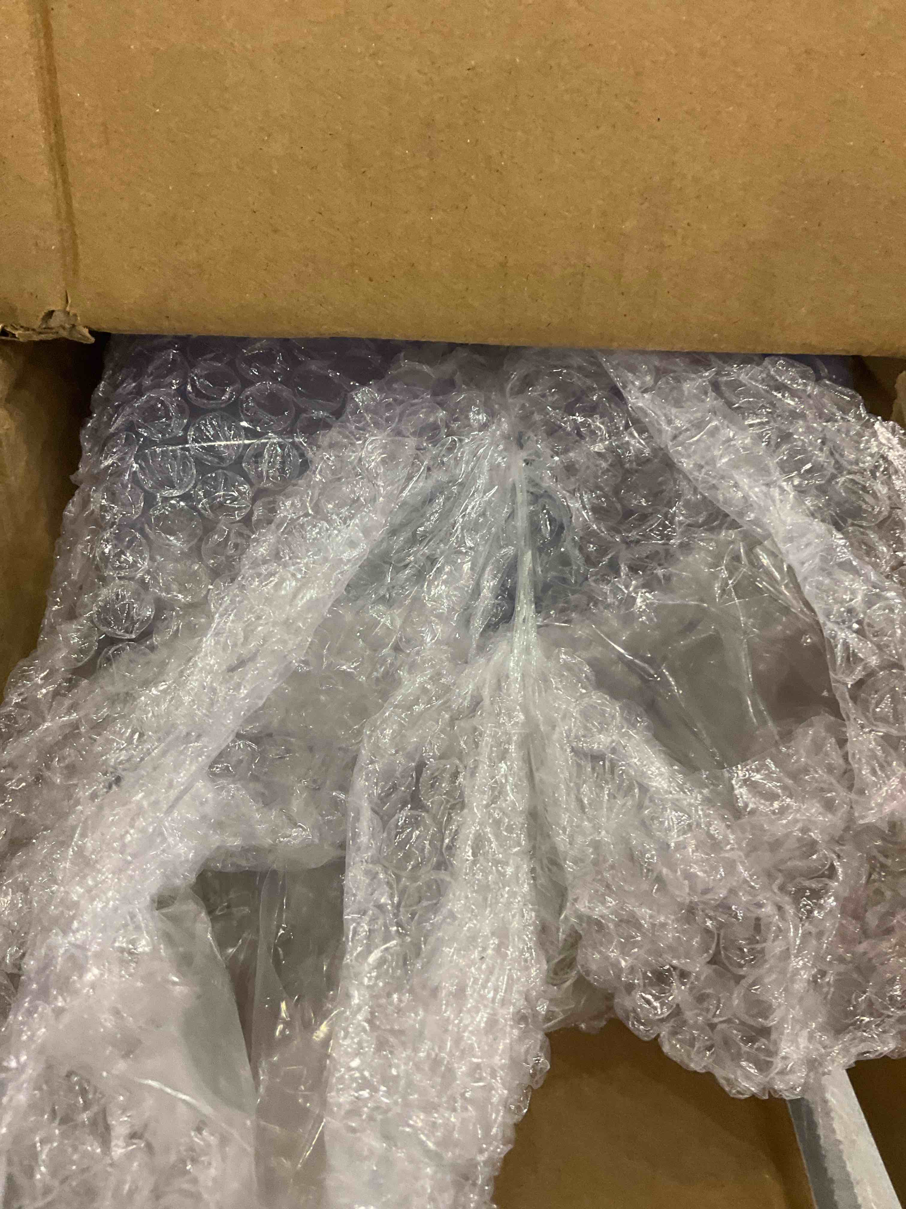 https://s3.amazonaws.com/lotting-images-prod/BargainHunt/EXS01564388_1716463437027.jpeg