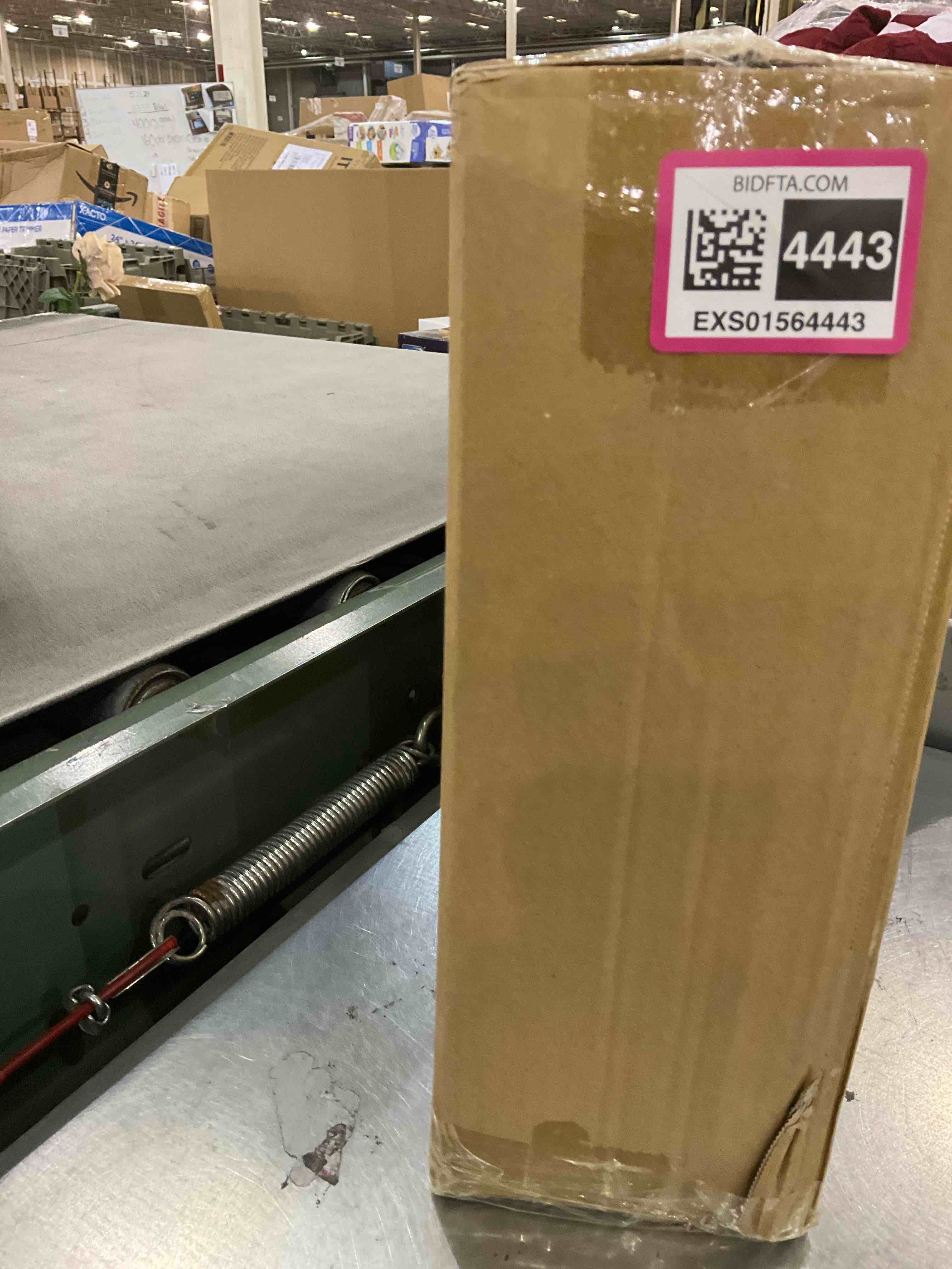 https://s3.amazonaws.com/lotting-images-prod/BargainHunt/EXS01564443_1716468447752.jpeg