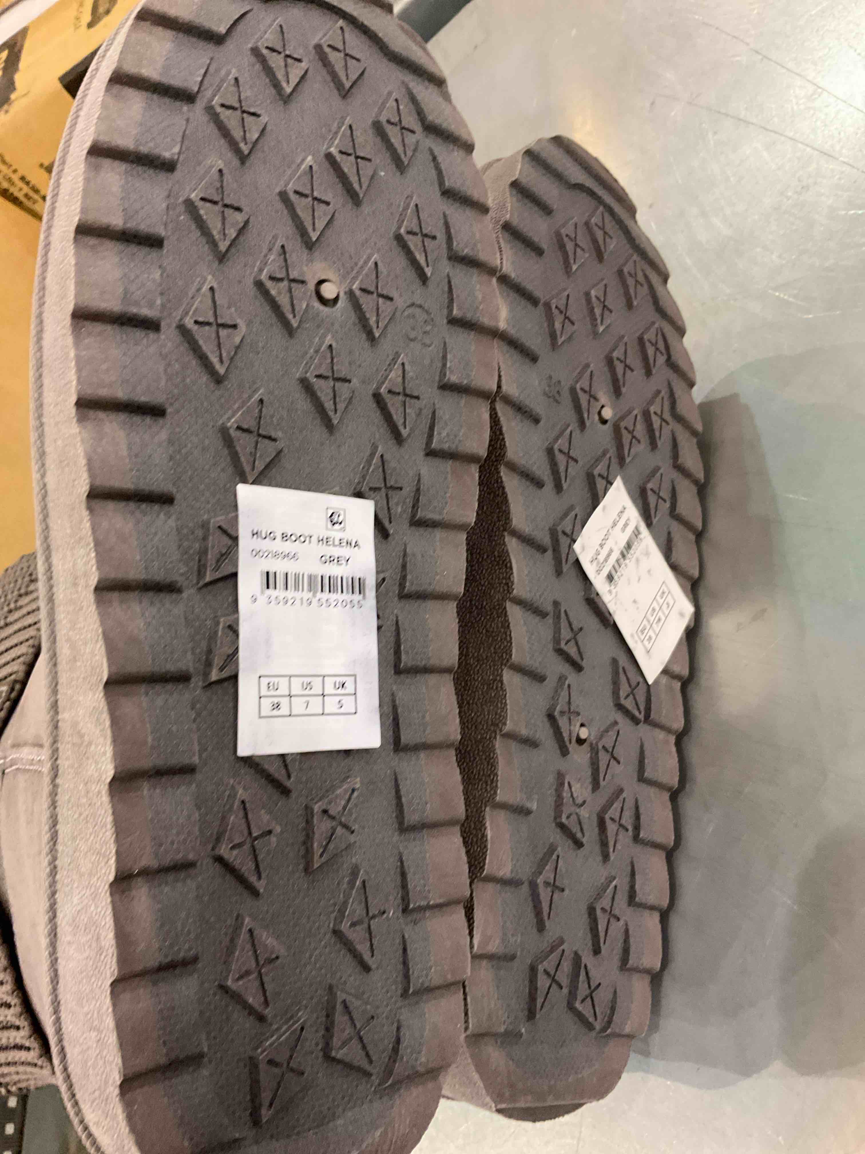 https://s3.amazonaws.com/lotting-images-prod/BargainHunt/EXS01564532_1721934031568.jpeg