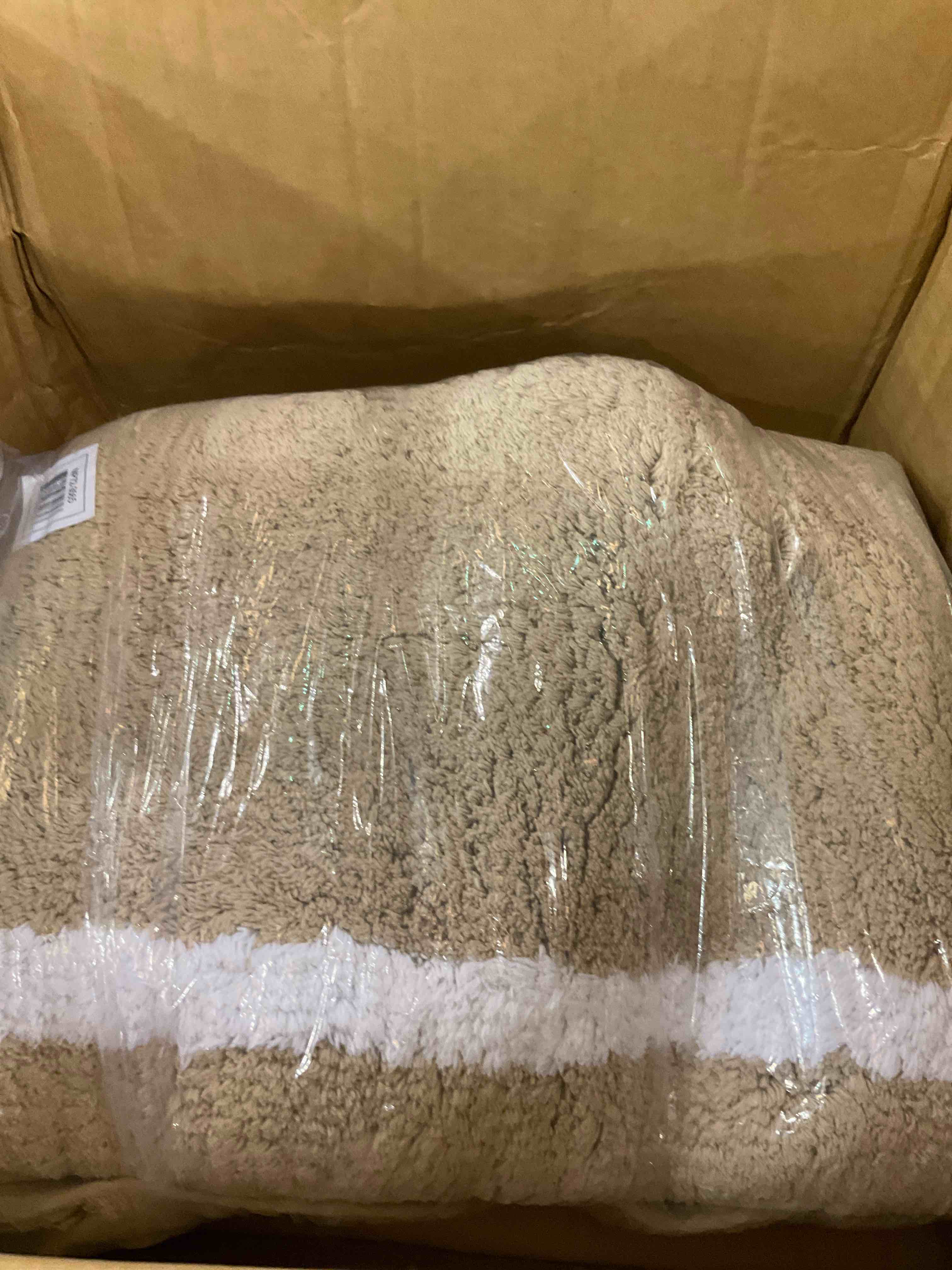 https://s3.amazonaws.com/lotting-images-prod/BargainHunt/EXS01564878_1722866443085.jpeg