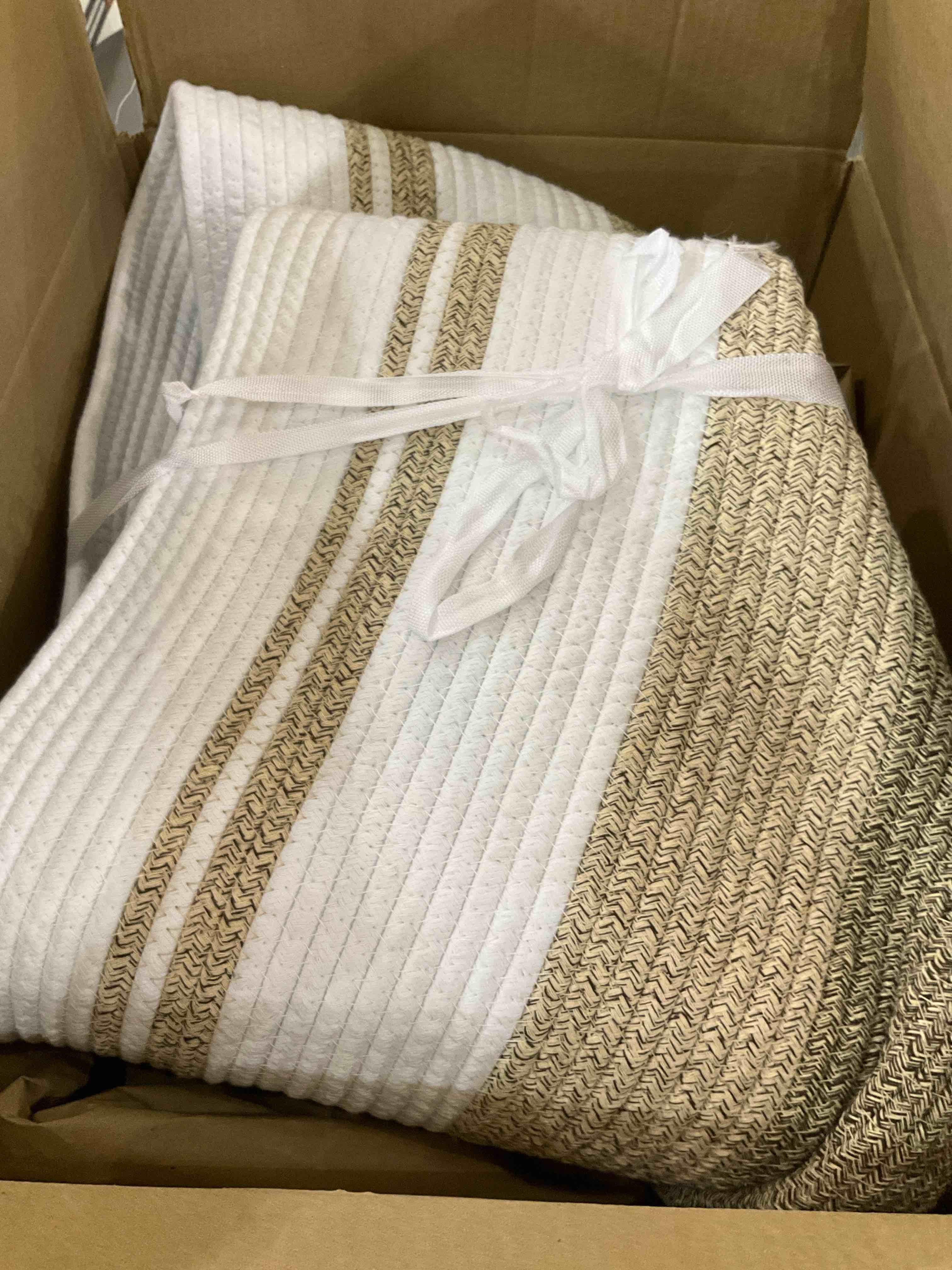 https://s3.amazonaws.com/lotting-images-prod/BargainHunt/EXS01564880_1722867115824.jpeg