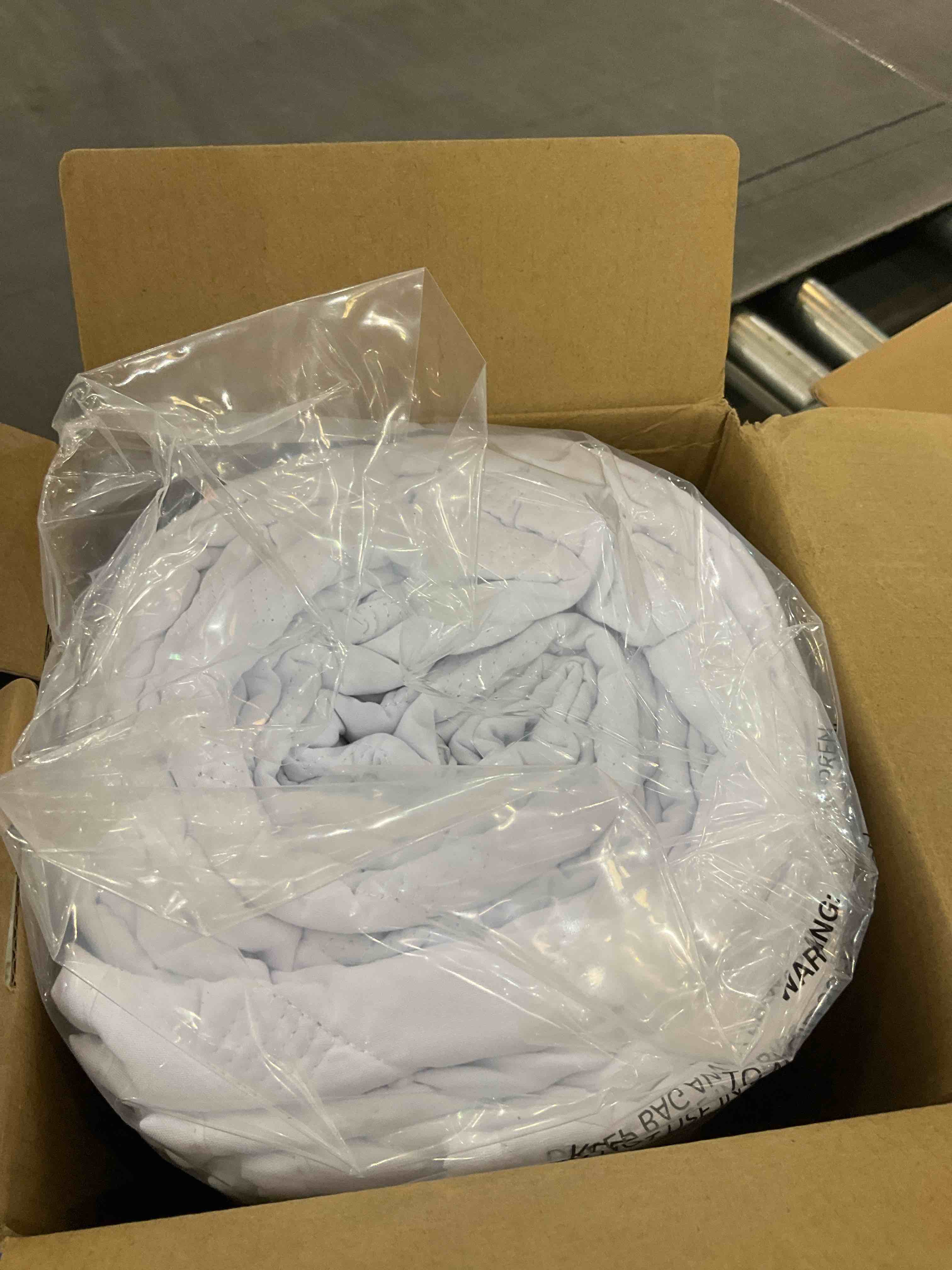 https://s3.amazonaws.com/lotting-images-prod/BargainHunt/EXS01565062_1716995069972.jpeg