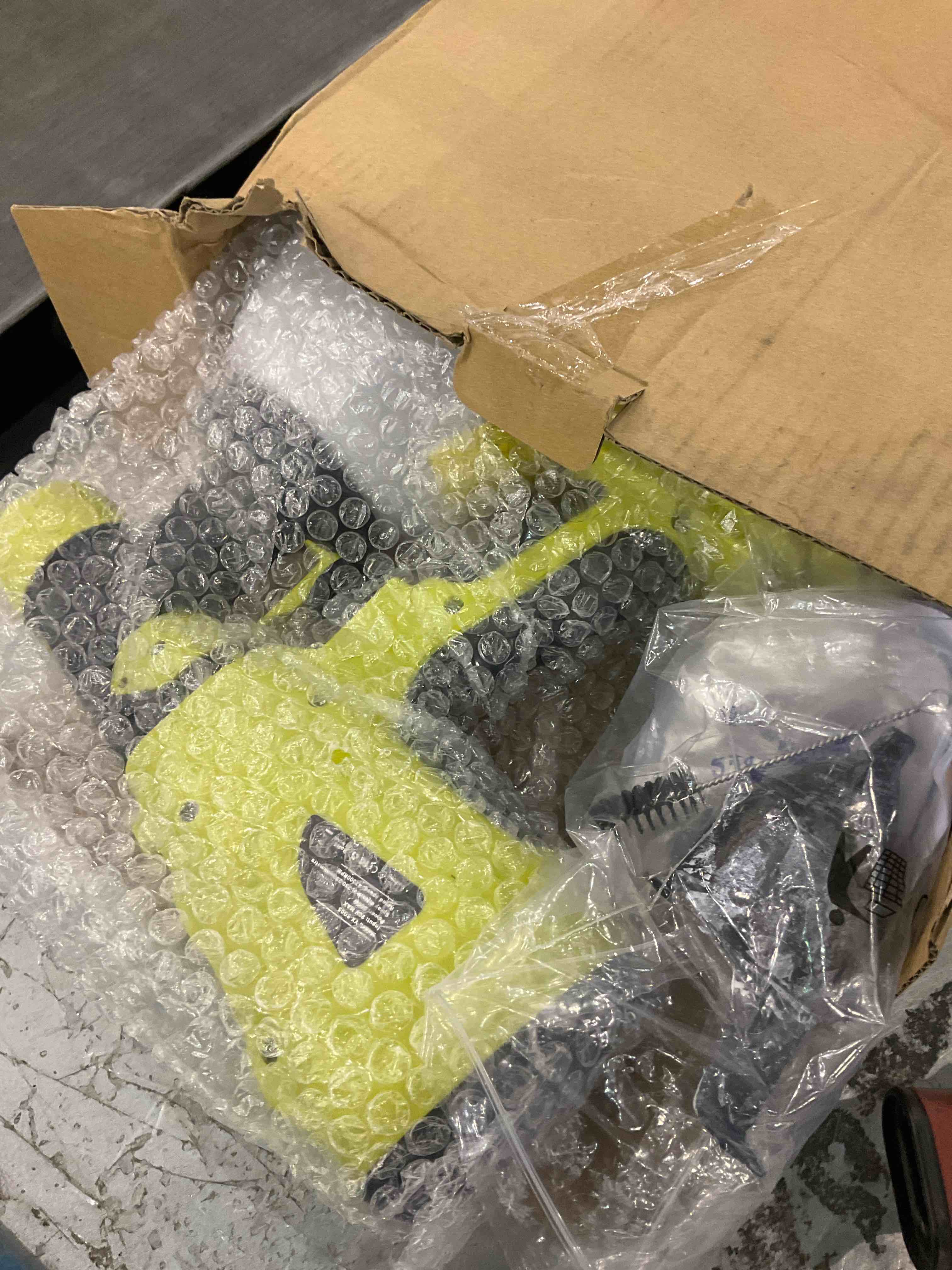https://s3.amazonaws.com/lotting-images-prod/BargainHunt/EXS01565138_1717068672525.jpeg