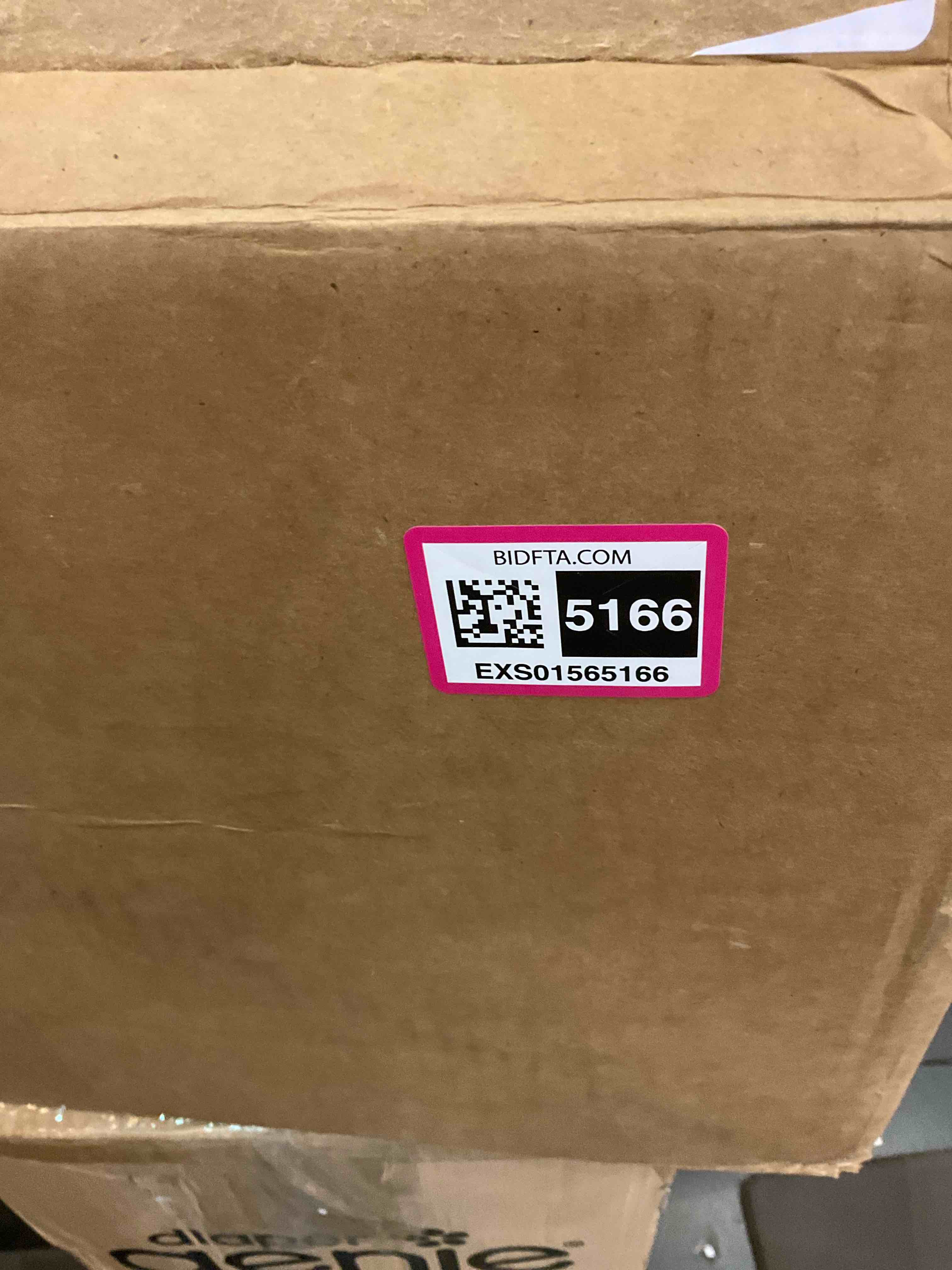 https://s3.amazonaws.com/lotting-images-prod/BargainHunt/EXS01565166_1717076790075.jpeg