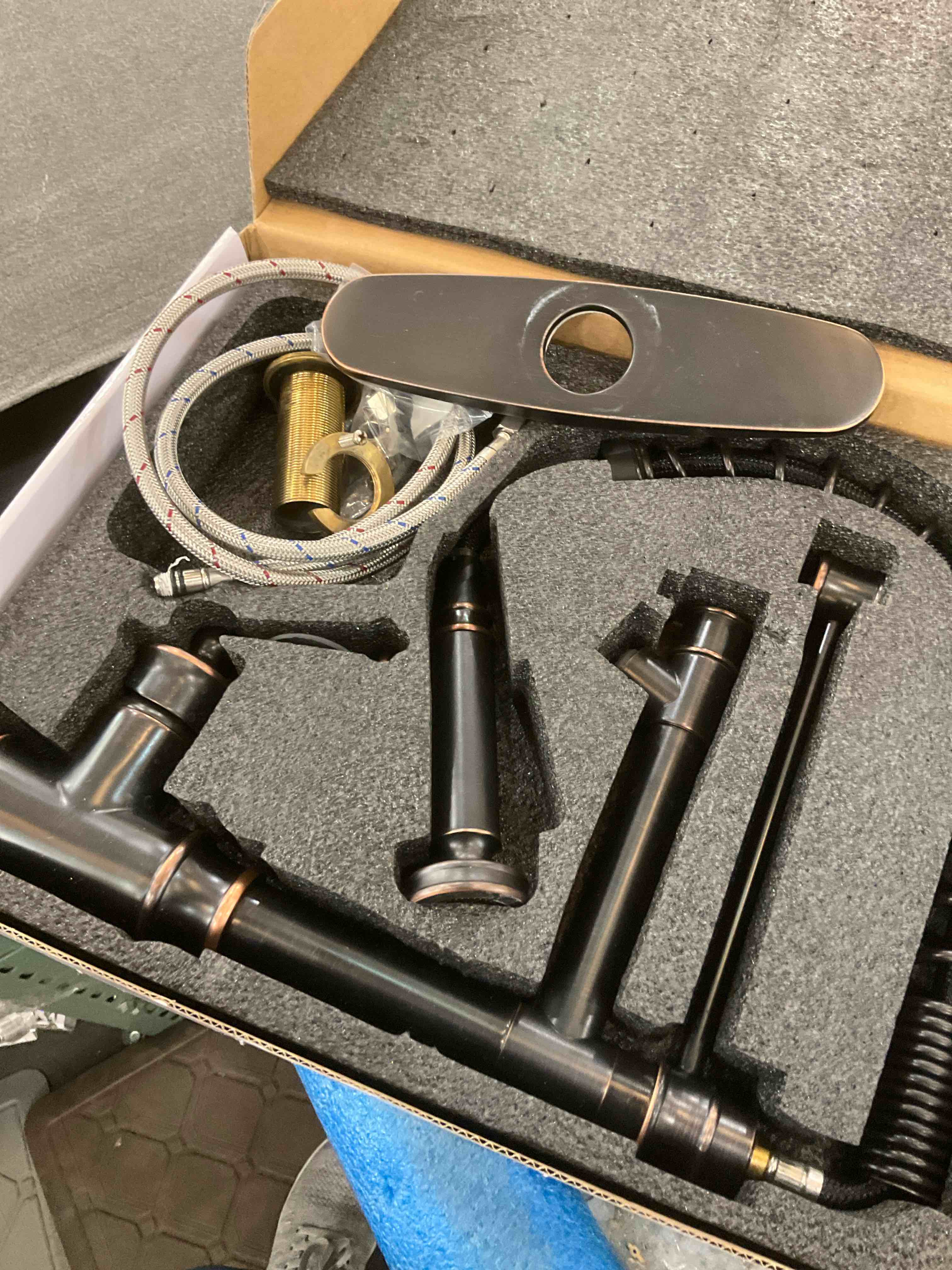 https://s3.amazonaws.com/lotting-images-prod/BargainHunt/EXS01565327_1717176606608.jpeg