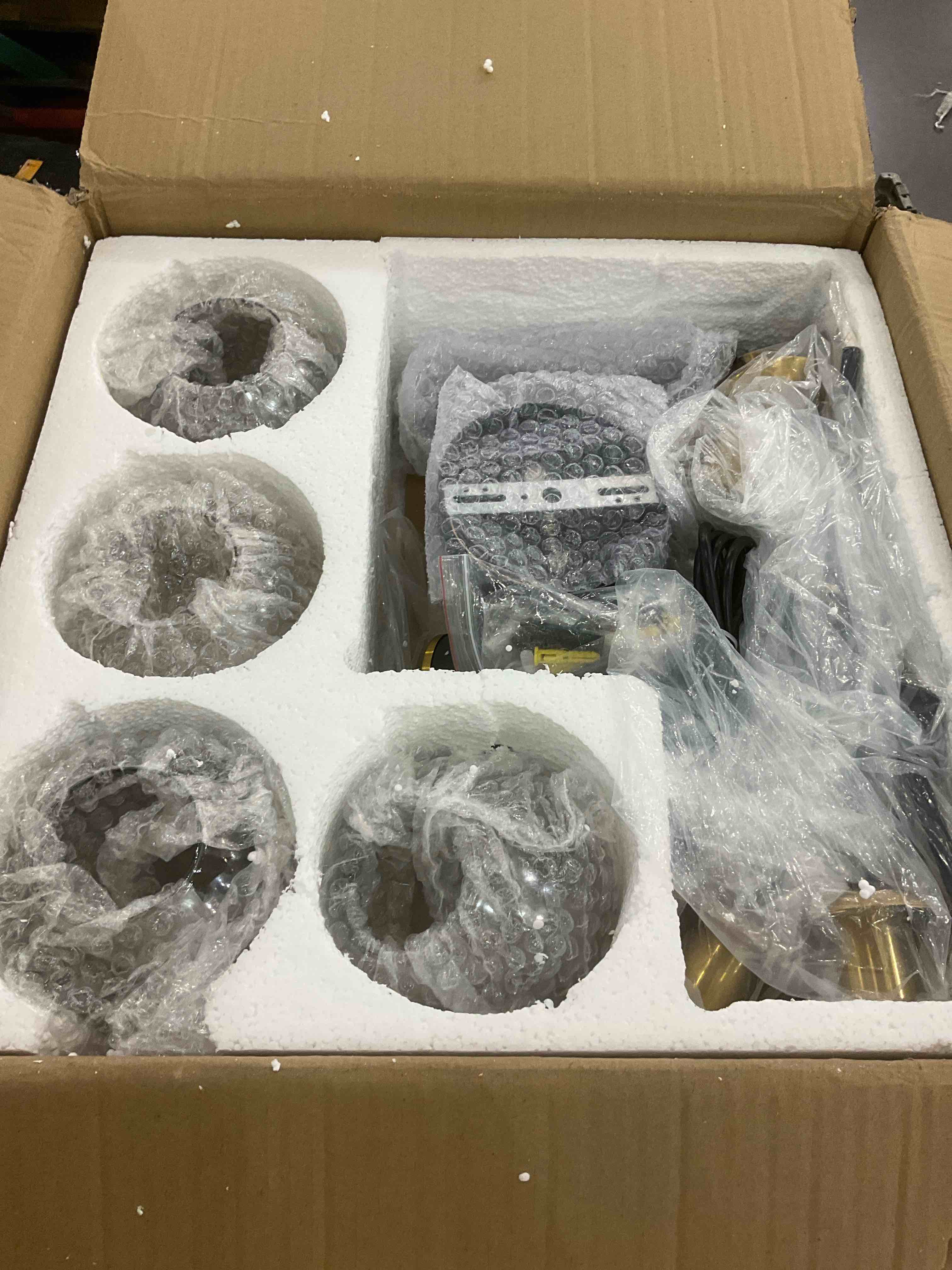 https://s3.amazonaws.com/lotting-images-prod/BargainHunt/EXS01565491_1717440454071.jpeg