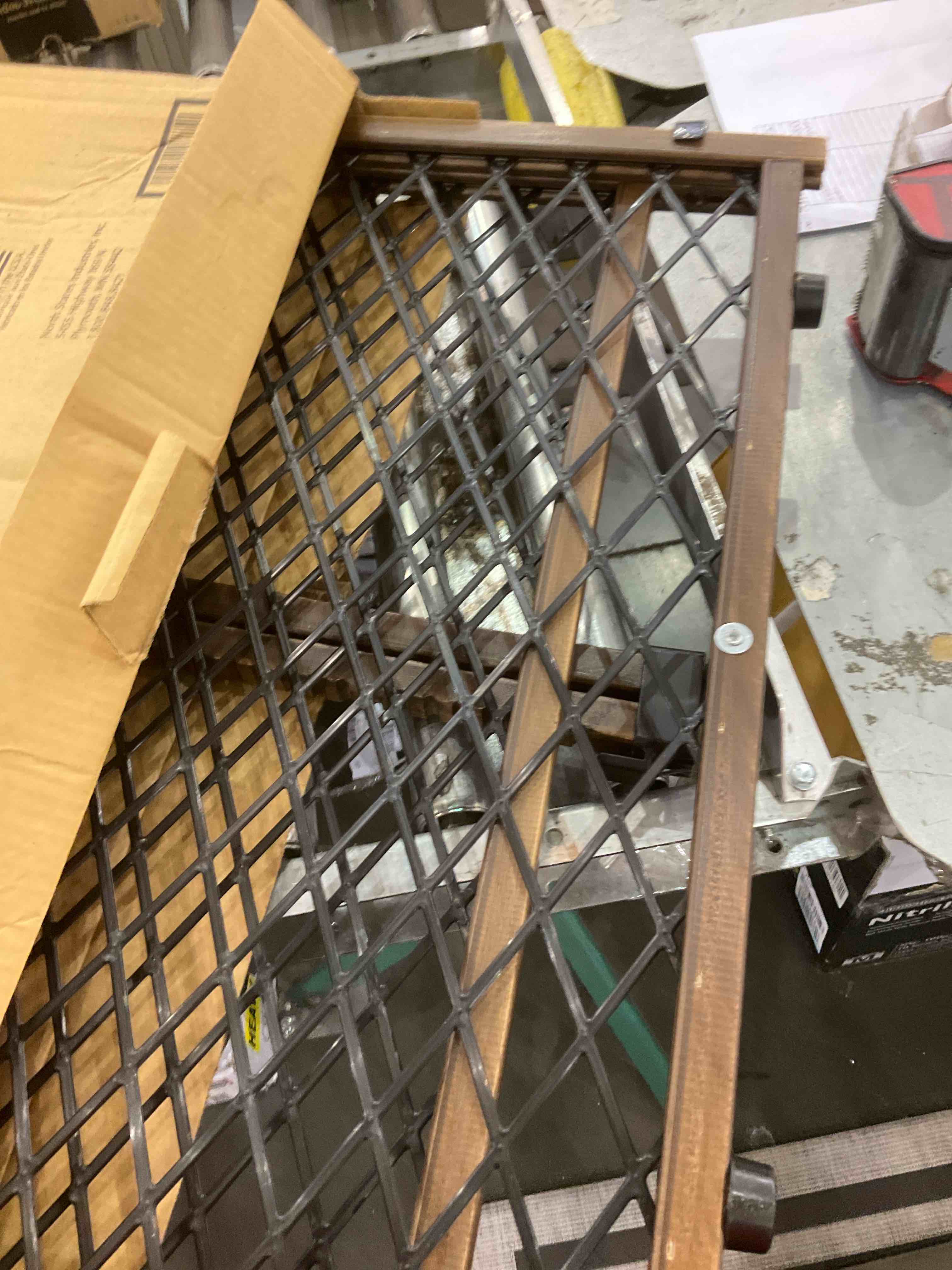 https://s3.amazonaws.com/lotting-images-prod/BargainHunt/EXS01565602_1717688649527.jpeg