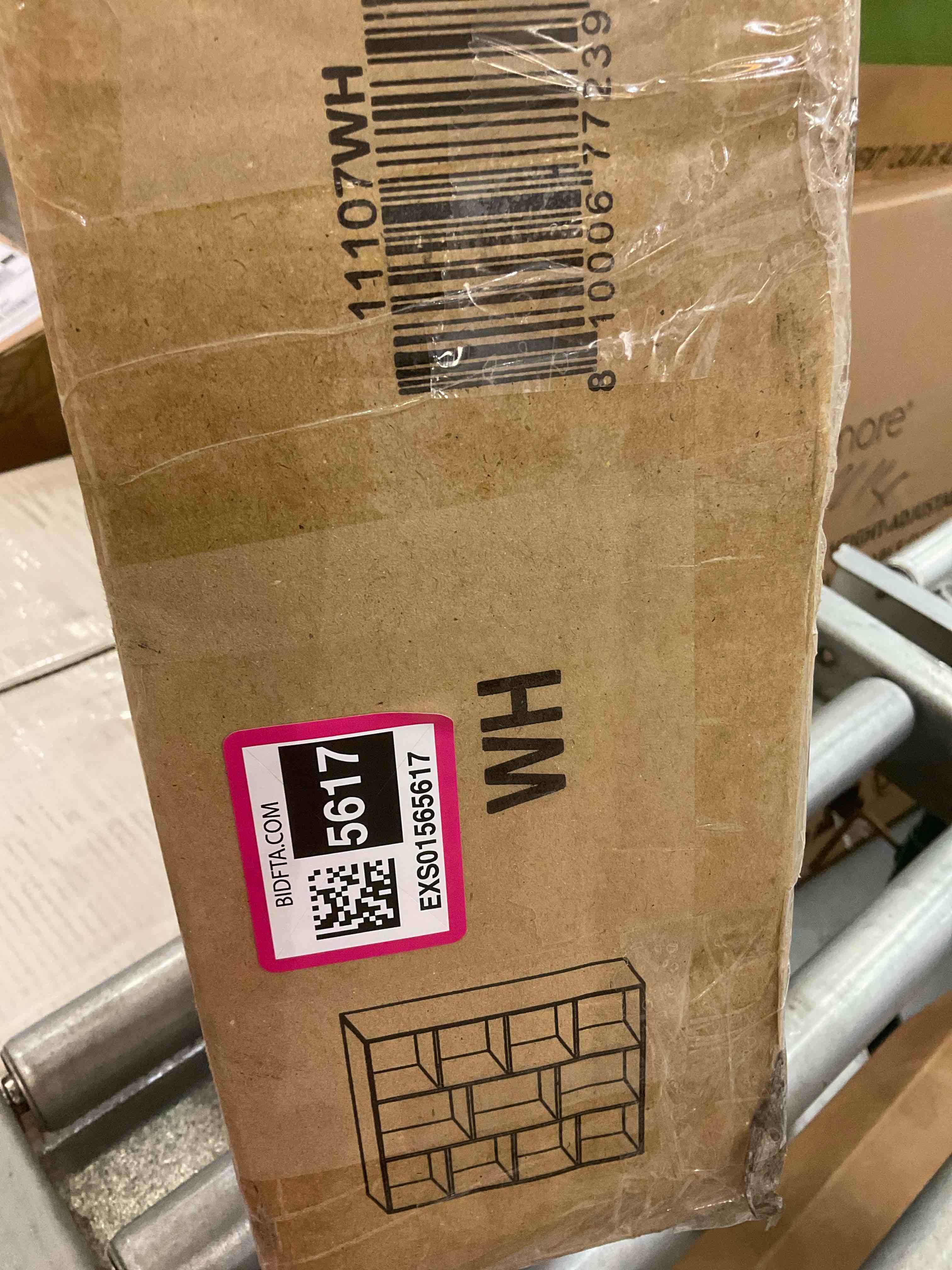 https://s3.amazonaws.com/lotting-images-prod/BargainHunt/EXS01565617_1717694497755.jpeg