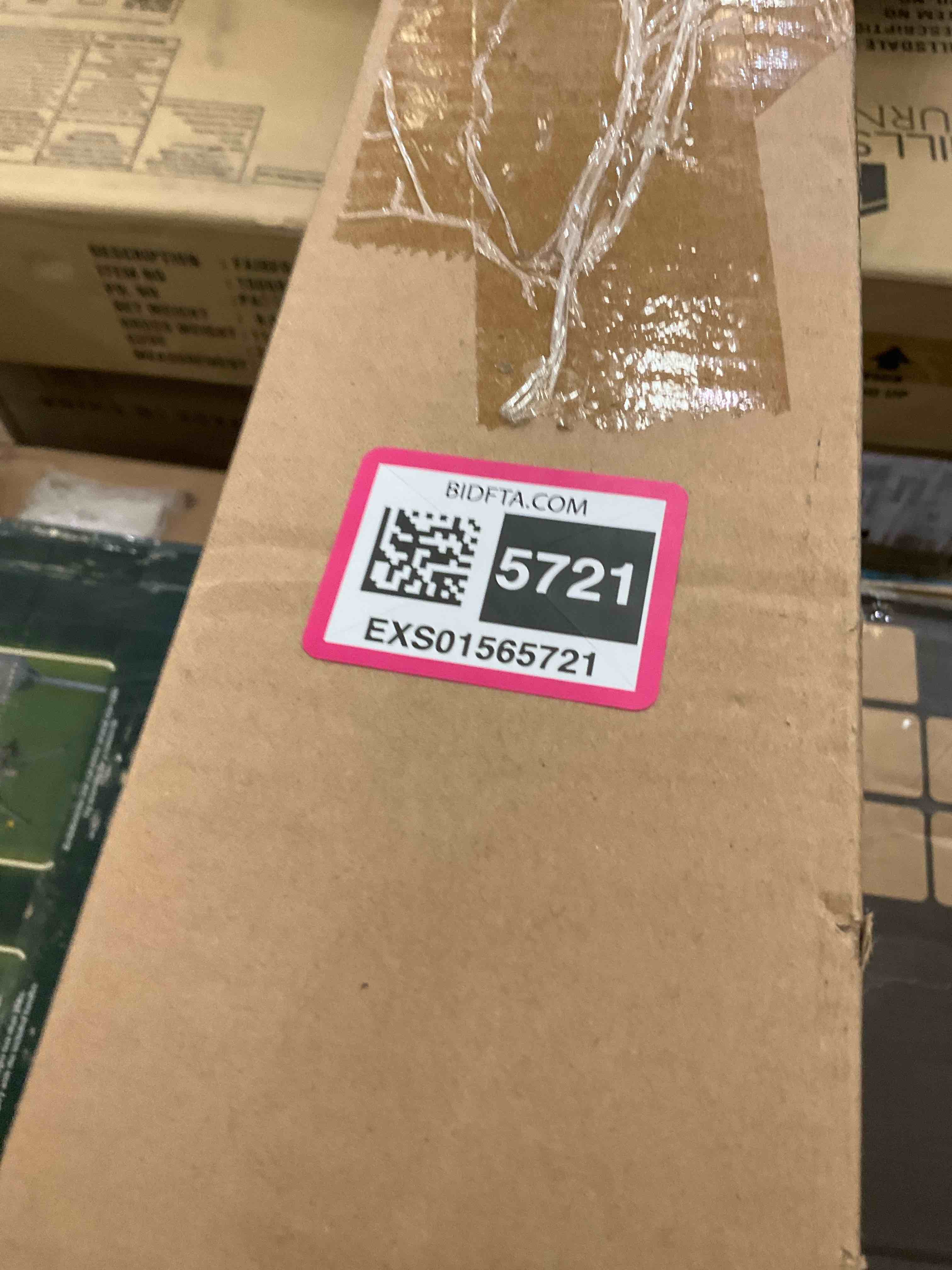 https://s3.amazonaws.com/lotting-images-prod/BargainHunt/EXS01565721_1717779646897.jpeg