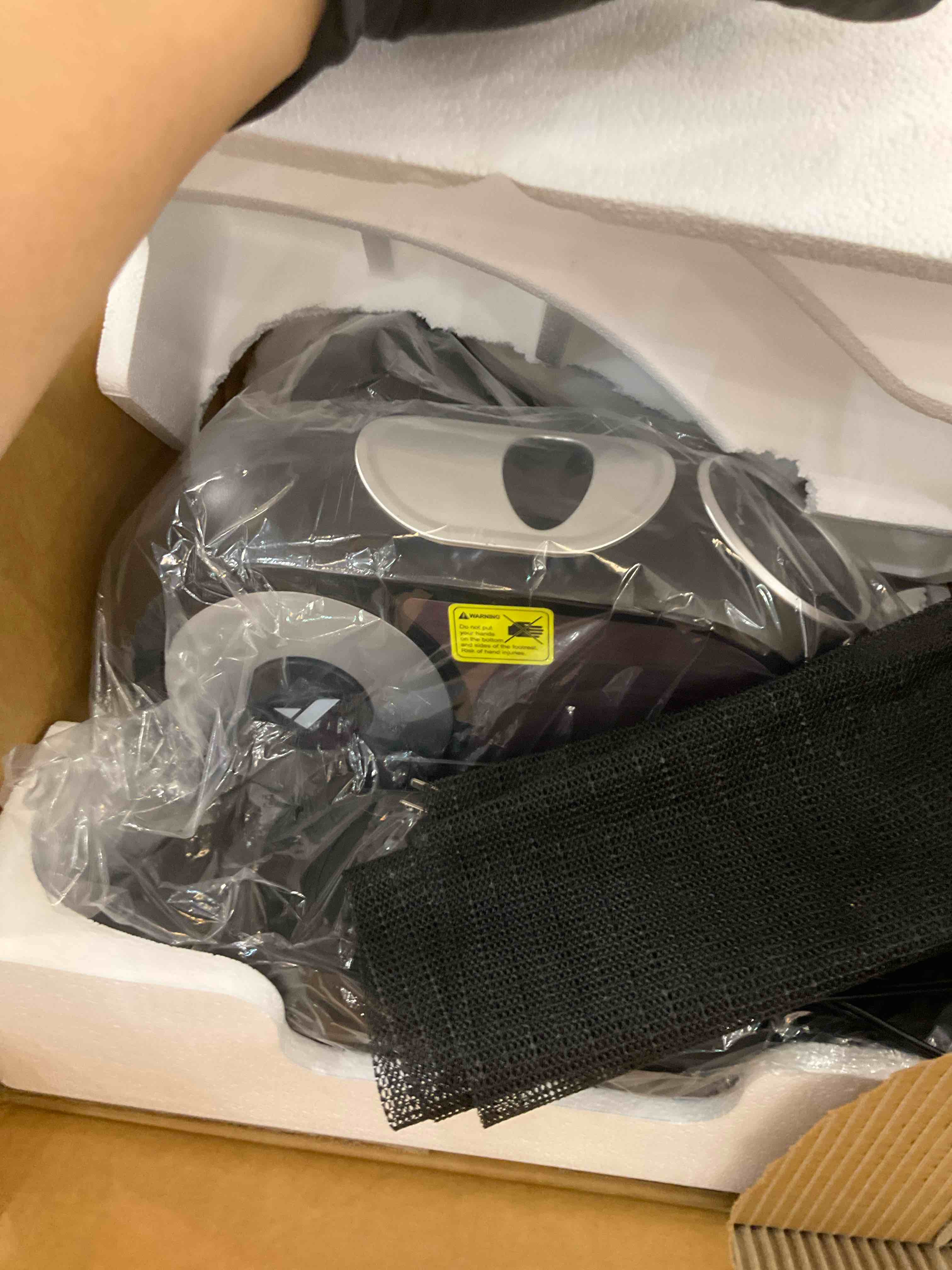 MR-E32 UNDER DESK ELECTRIC ELLIPTICAL MACHINE