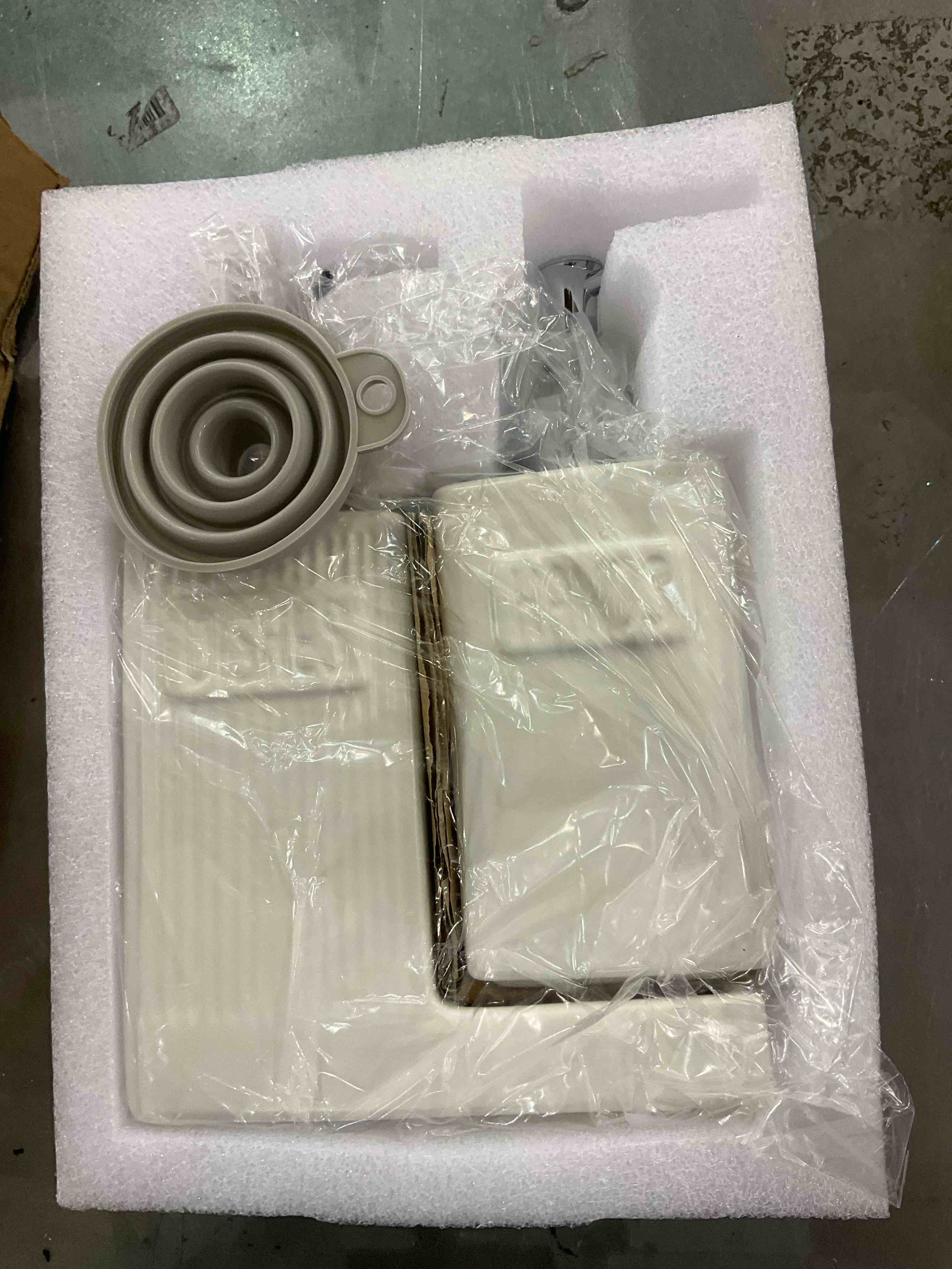 https://s3.amazonaws.com/lotting-images-prod/BargainHunt/EXS01566034_1715957093819.jpeg