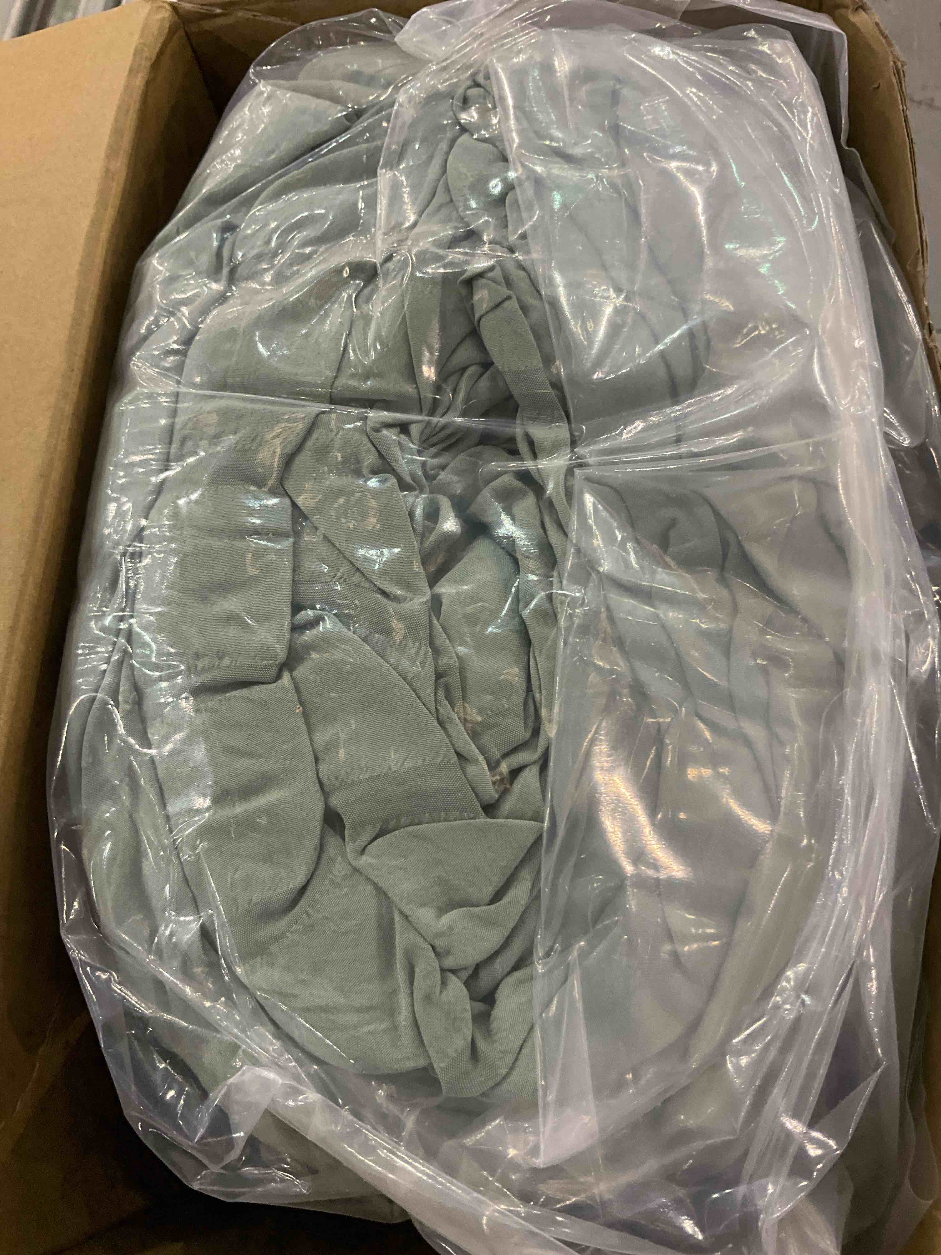 https://s3.amazonaws.com/lotting-images-prod/BargainHunt/EXS01566042_1715957982903.jpeg