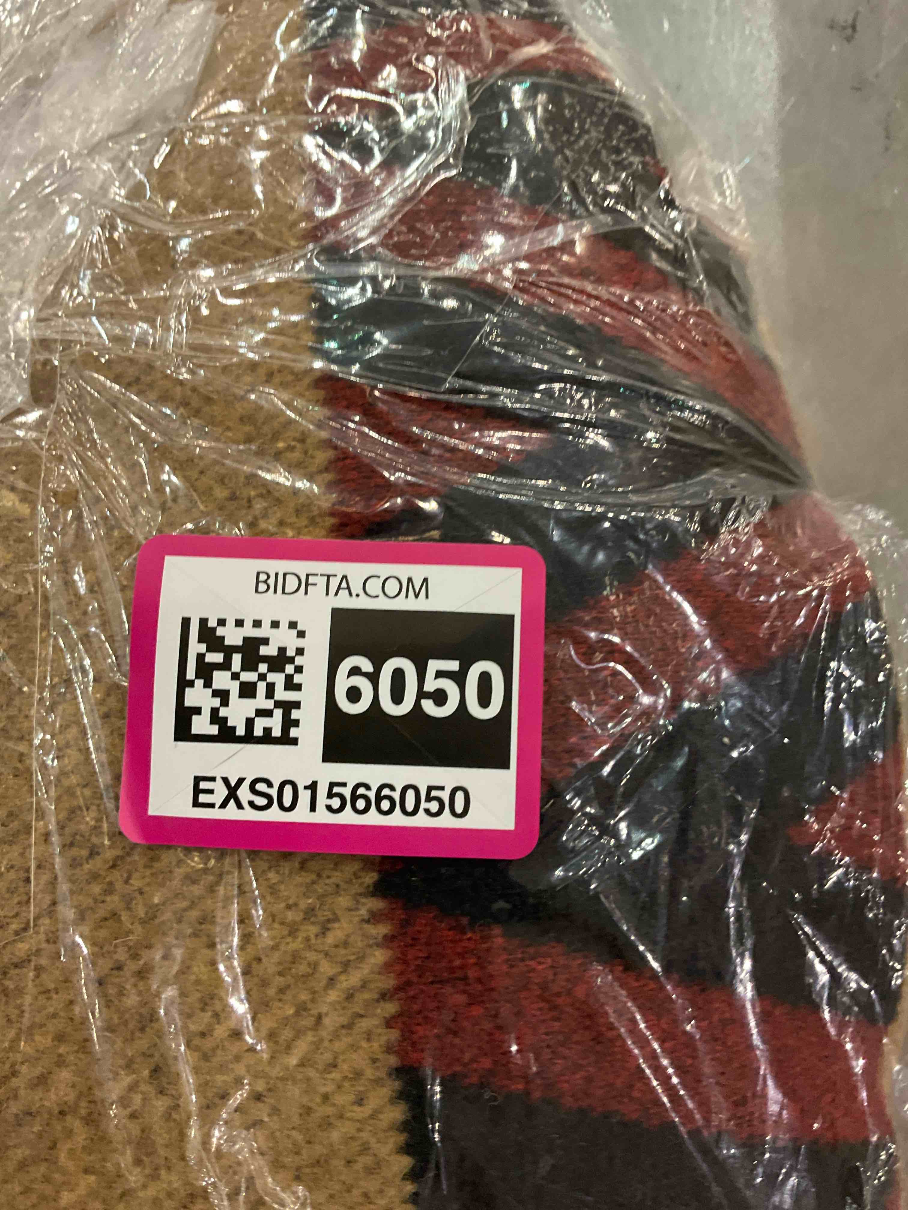 https://s3.amazonaws.com/lotting-images-prod/BargainHunt/EXS01566050_1715958779776.jpeg