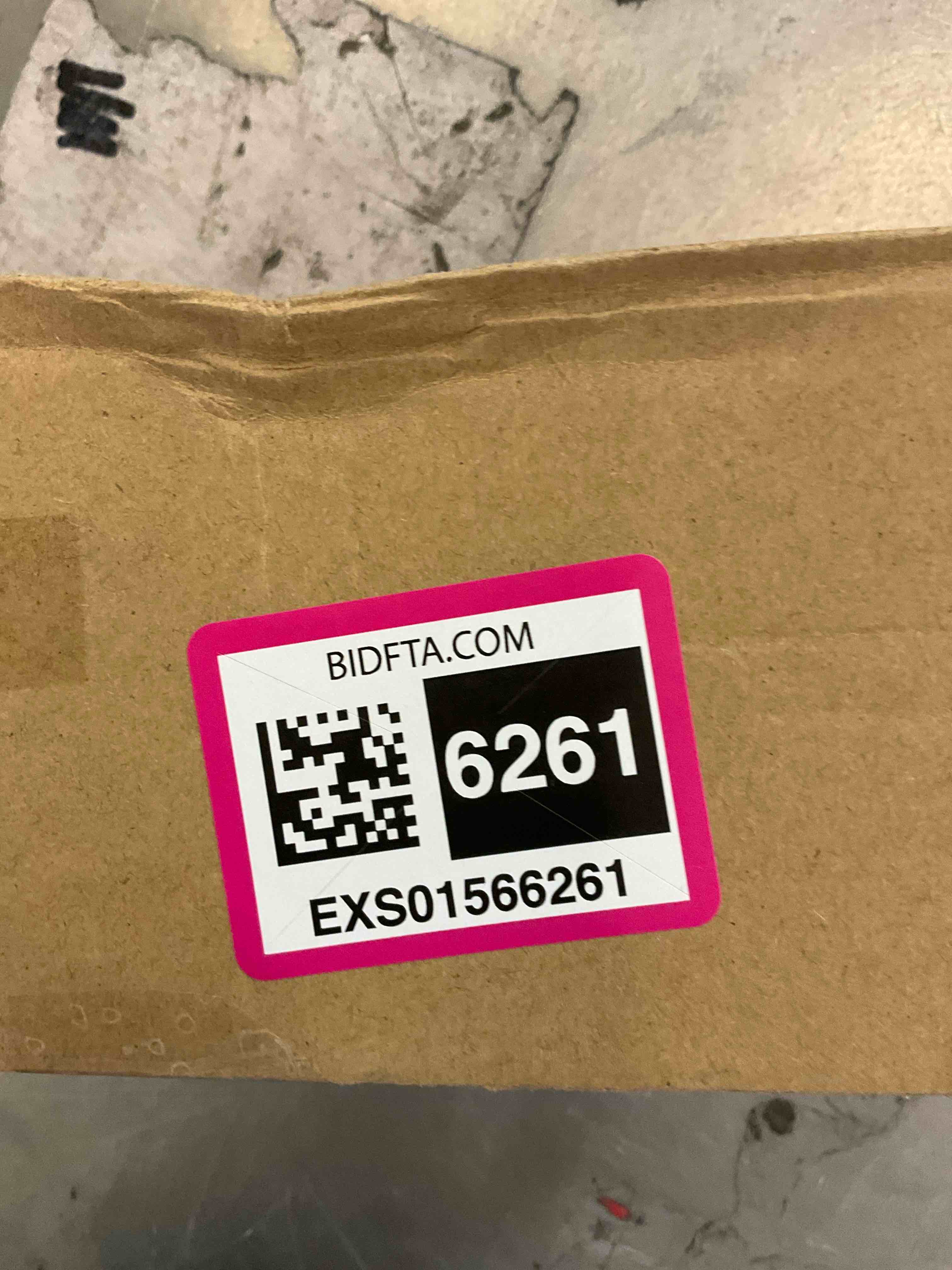 https://s3.amazonaws.com/lotting-images-prod/BargainHunt/EXS01566261_1716224117932.jpeg