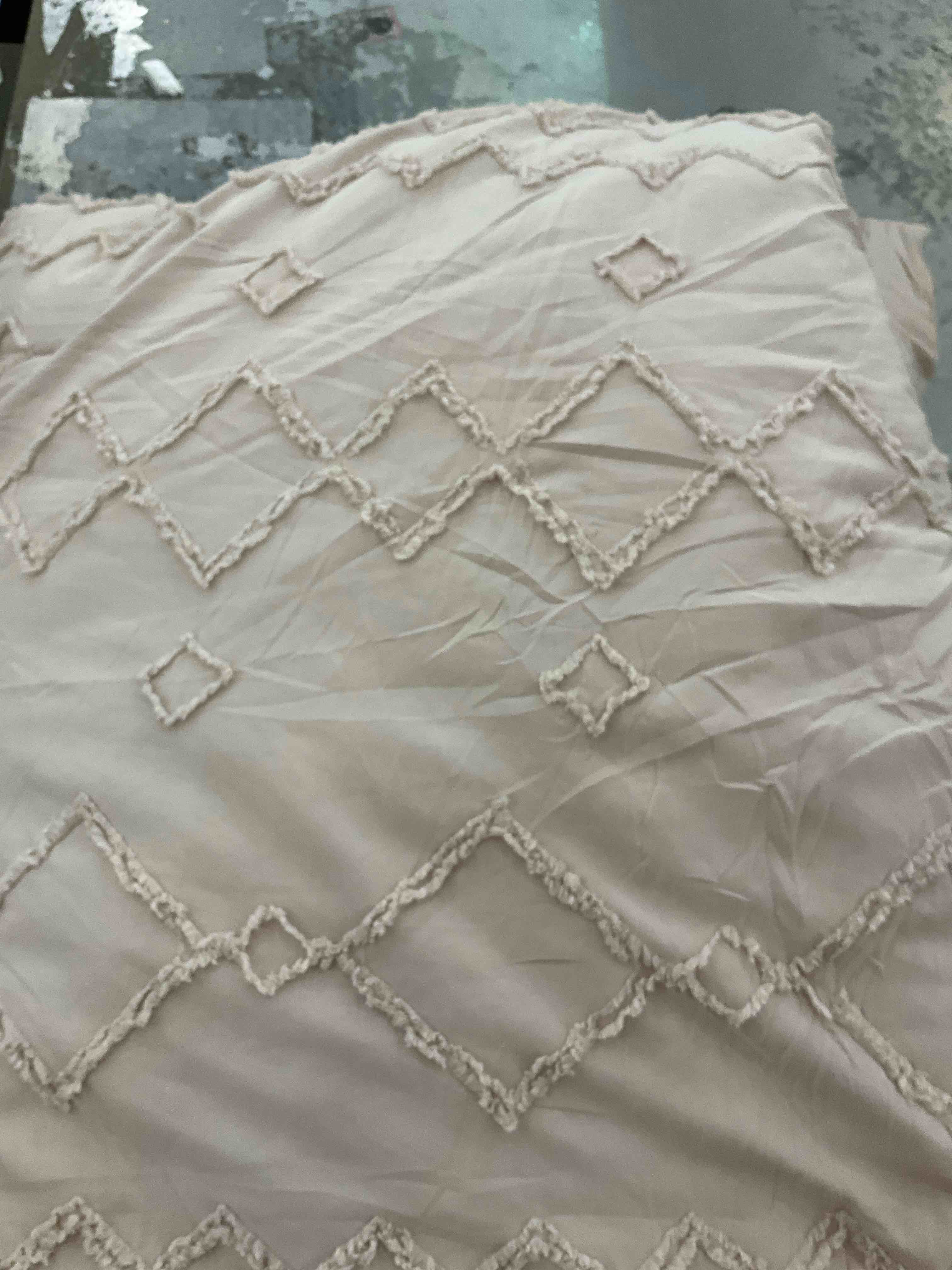 https://s3.amazonaws.com/lotting-images-prod/BargainHunt/EXS01566265_1716224482006.jpeg