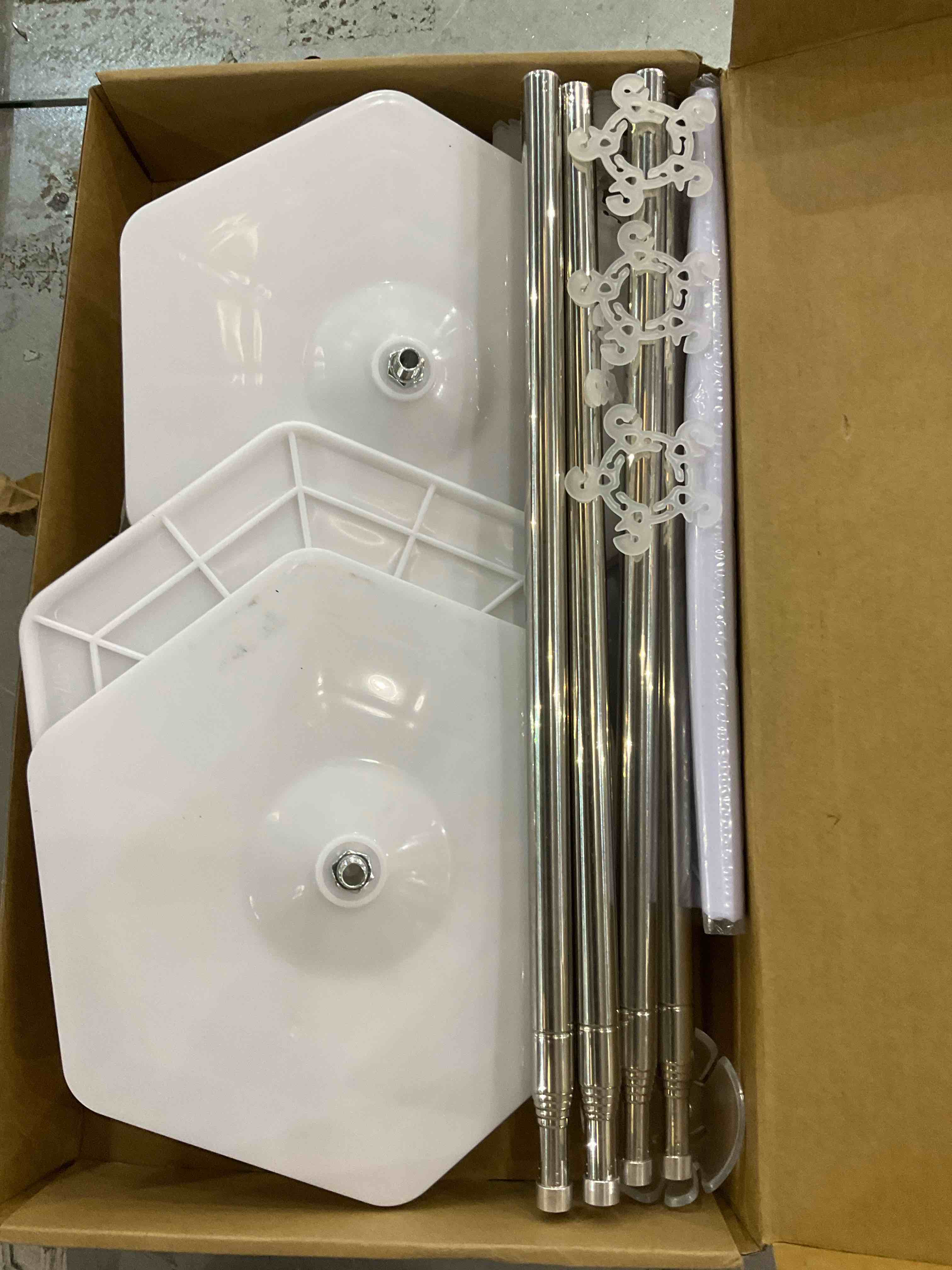https://s3.amazonaws.com/lotting-images-prod/BargainHunt/EXS01566267_1716224658104.jpeg